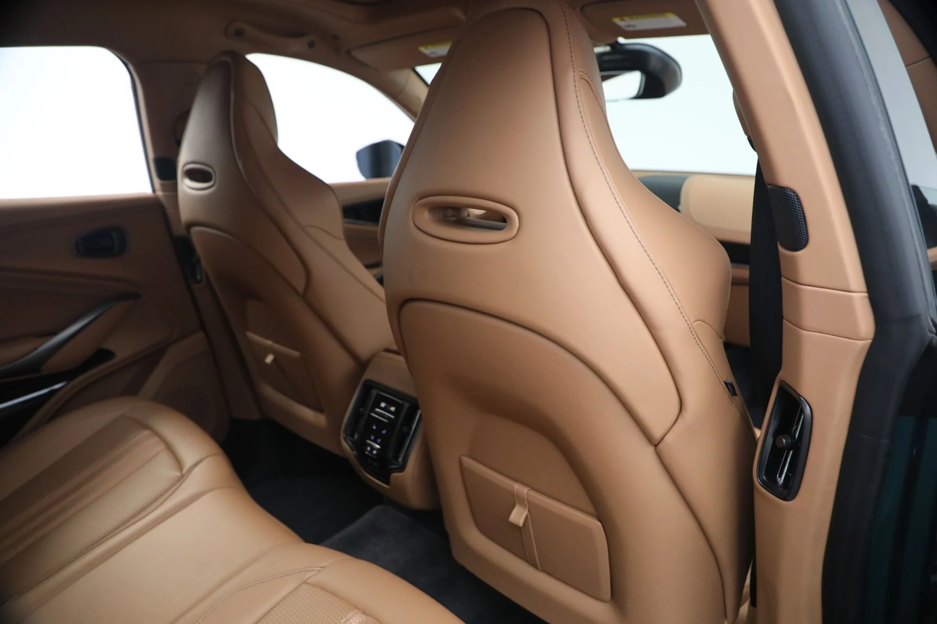 mph028_3701316631_Used_2025_Aston_Martin_DBX_707_1777035536_f13456ea2b