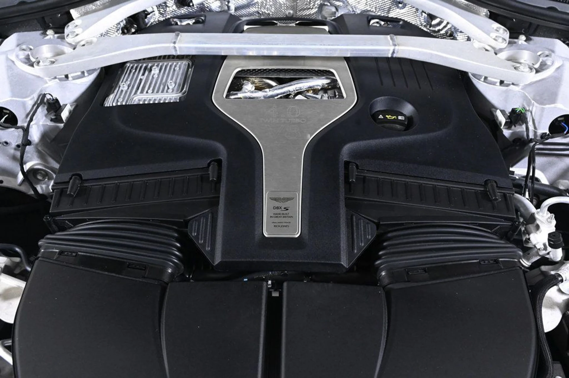 mph028_3702666840_new_2026_aston_martin_dbx_sawd_11350_22961670_29_1024_1b644f38b7