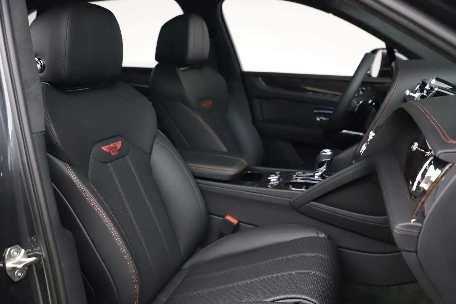 mph028_3704747145_Used_2021_Bentley_Bentayga_V8_1610148203_adb32292f2