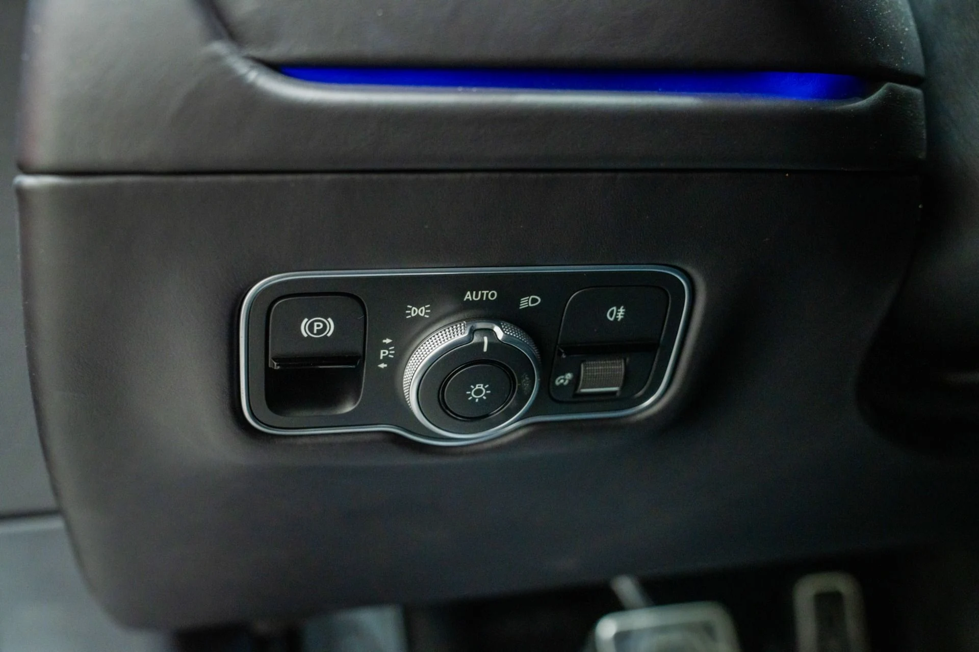 mph028_370704398_Used_2024_Aston_Martin_DB_12_V8_Special_Paint_Color_Bowers_and_Wilkins_Premium_Audio_Carbon_Brakes_1771535066_75228d4e19