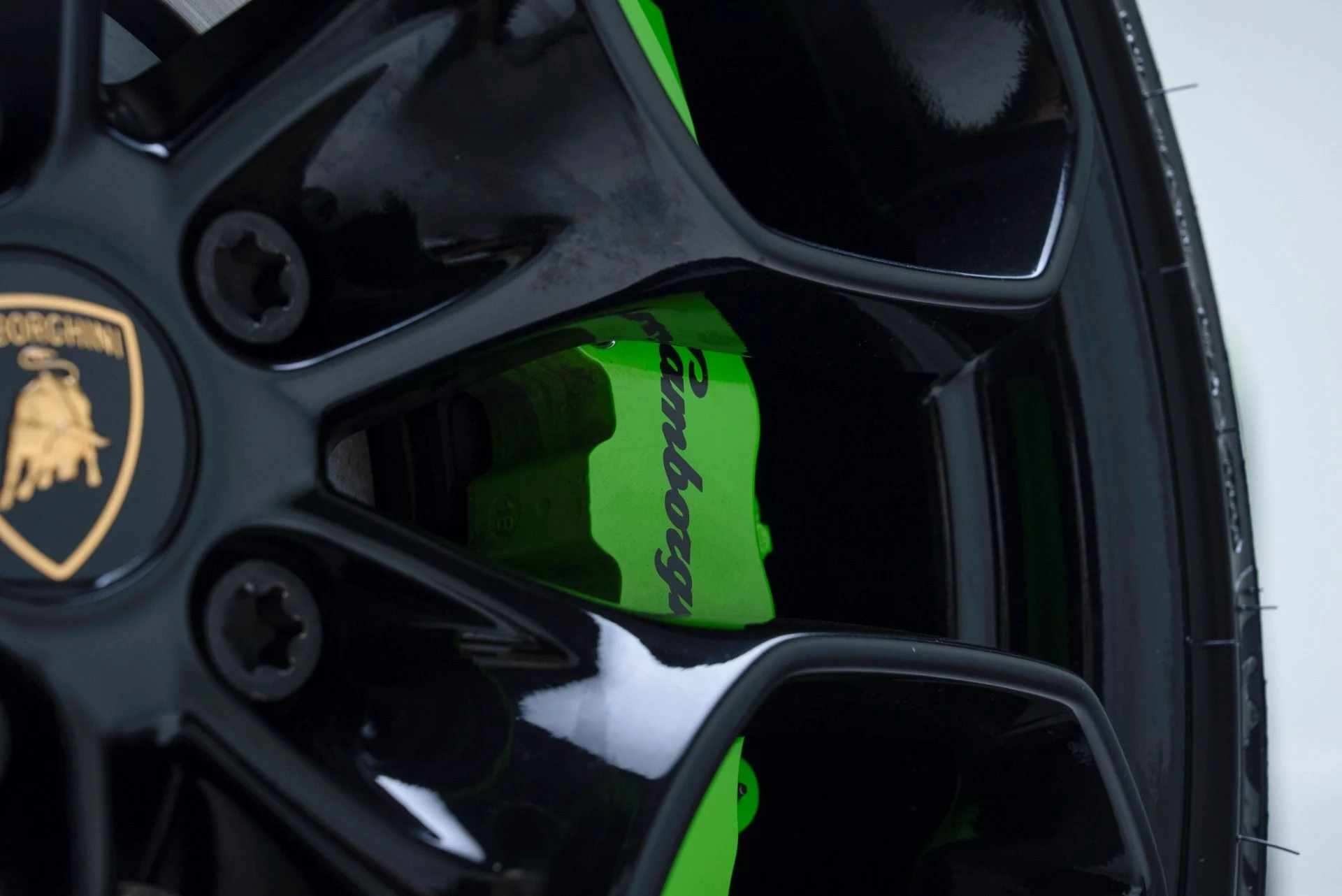 mph028_3709113101_Used_2019_Lamborghini_Huracan_LP_580_2_1780329686_7615c7a2c1