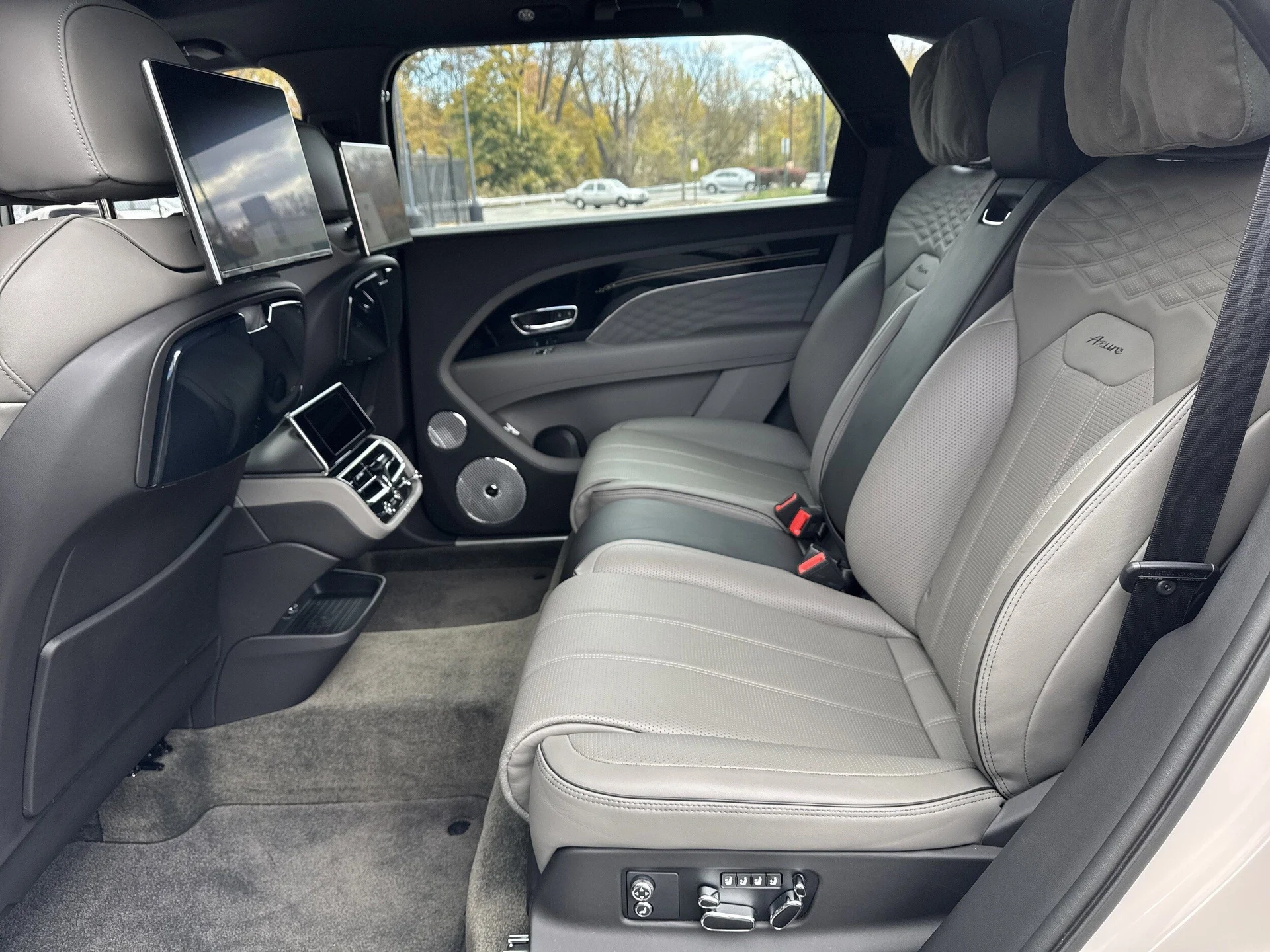 mph028_3709268679_f031ec407d0fe7782a85bdde206e1362x_5b86a29958