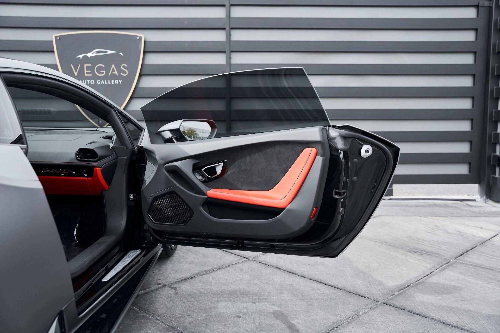 mph028_3710947538_Used_2023_Lamborghini_Huracan_EVO_Base_1769049034_8366ae58cd