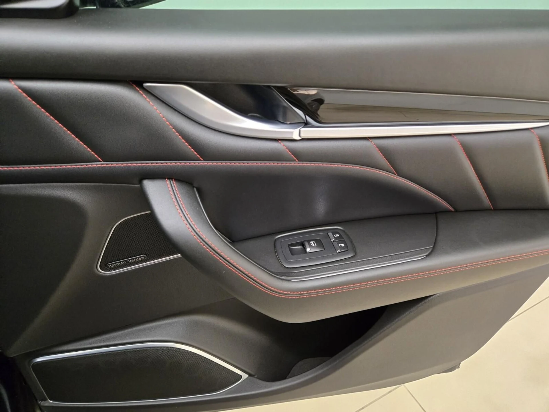 mph028_3712224755_Used_2024_Maserati_Levante_GT_1777354950_478c55f2d0