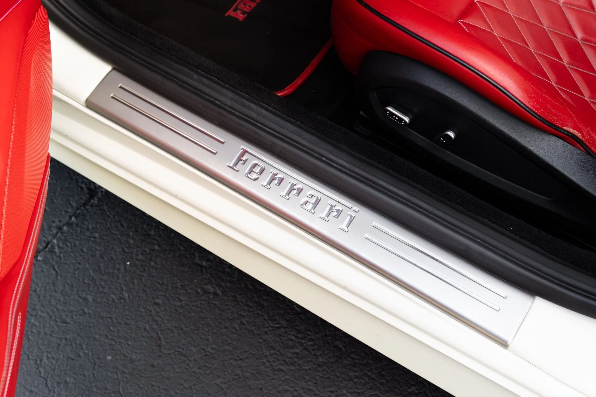 mph028_3716952895_Used_2017_Ferrari_California_T_1767901173_5d9a24829f