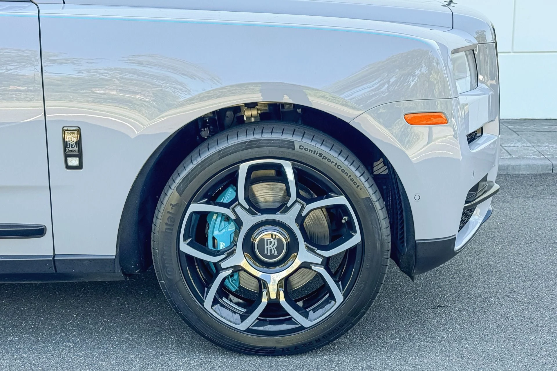 mph028_3728738392_Used_2022_Rolls_Royce_Black_Badge_Cullinan_1758544859_1b5b2ca46c