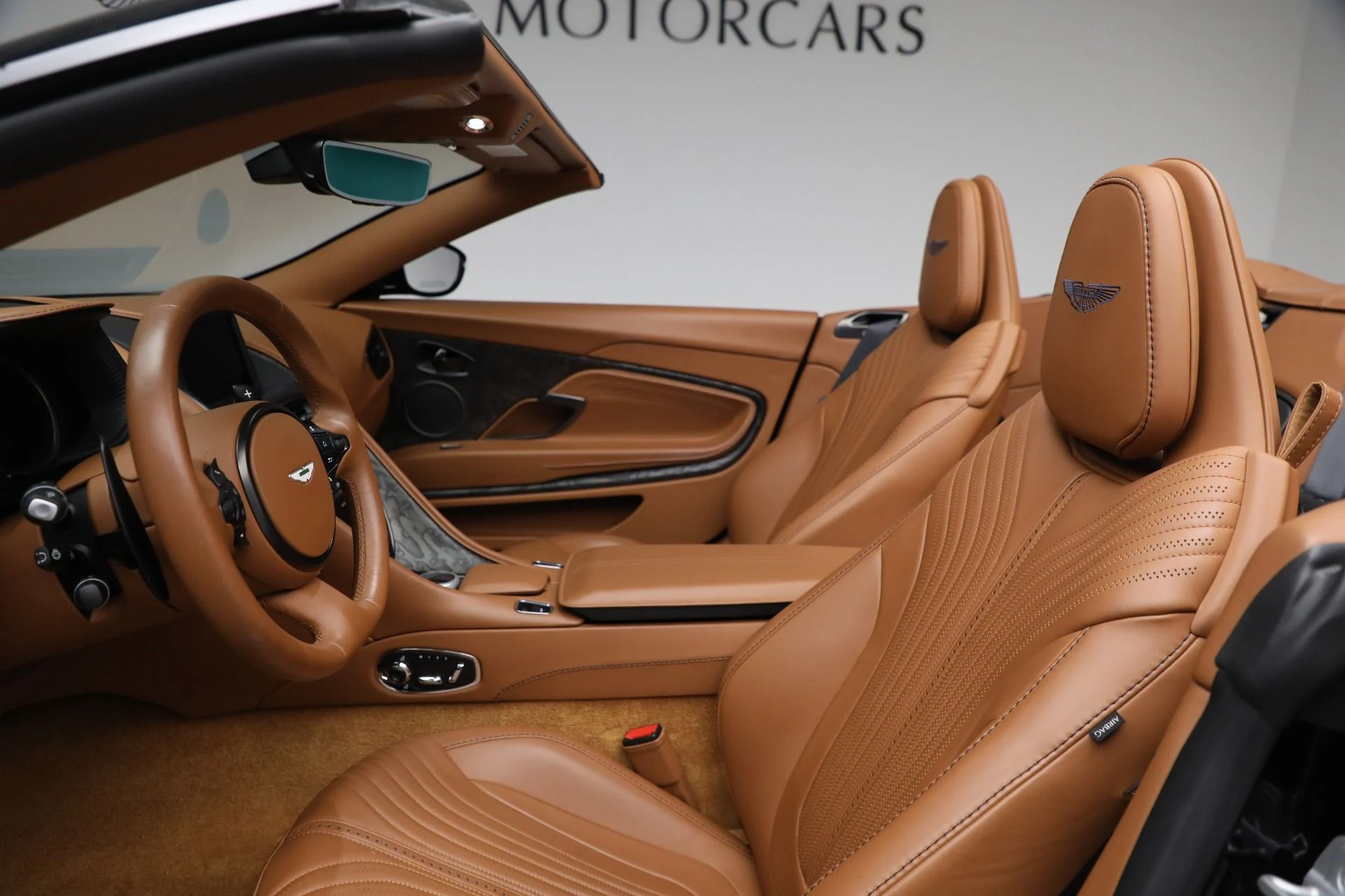 mph028_3737799228_Used_2022_Aston_Martin_DB_11_Volante_8859d805ef
