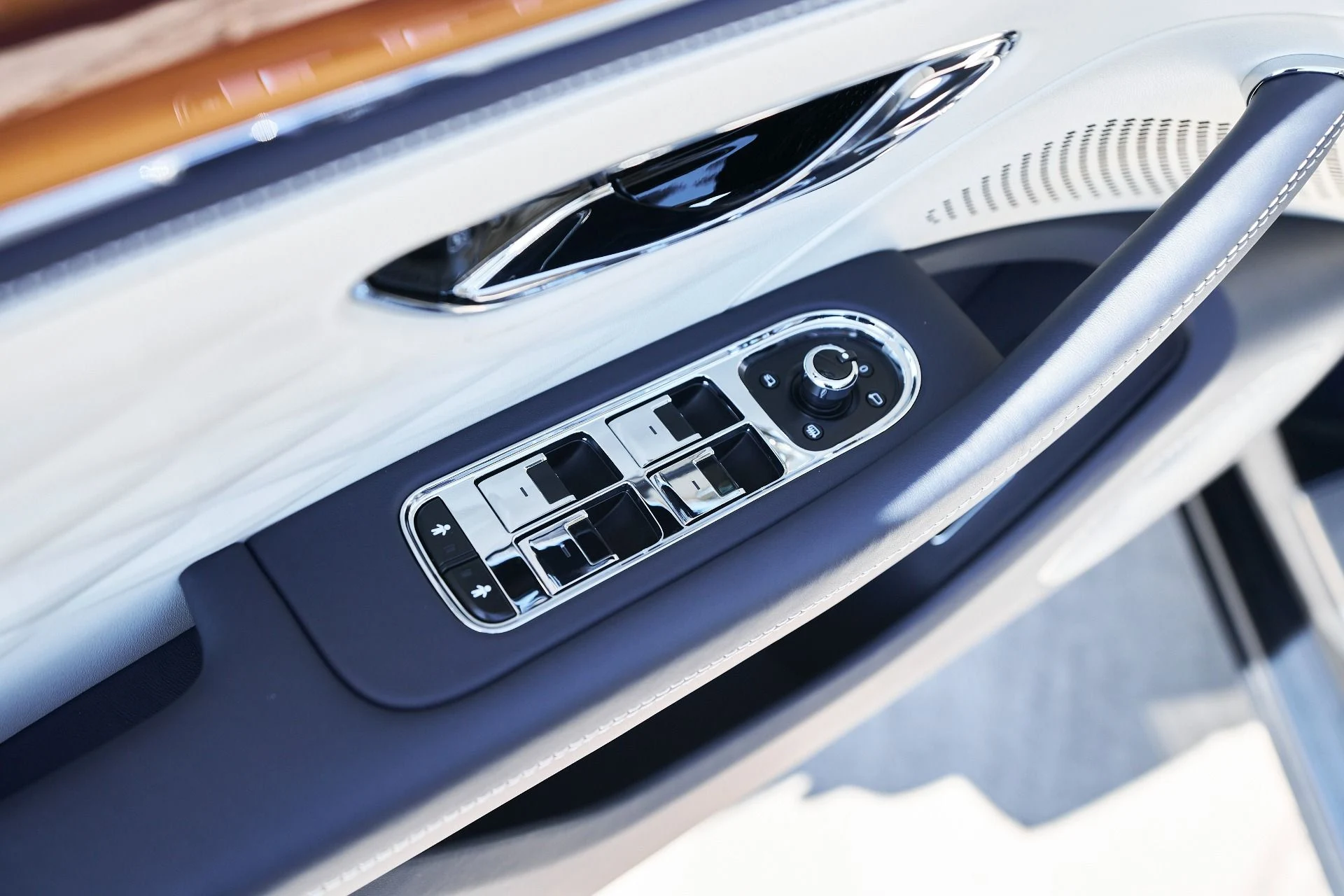 mph028_374778196_Used_2024_Bentley_Flying_Spur_Mulliner_W12_1760650637_d8657b7aab