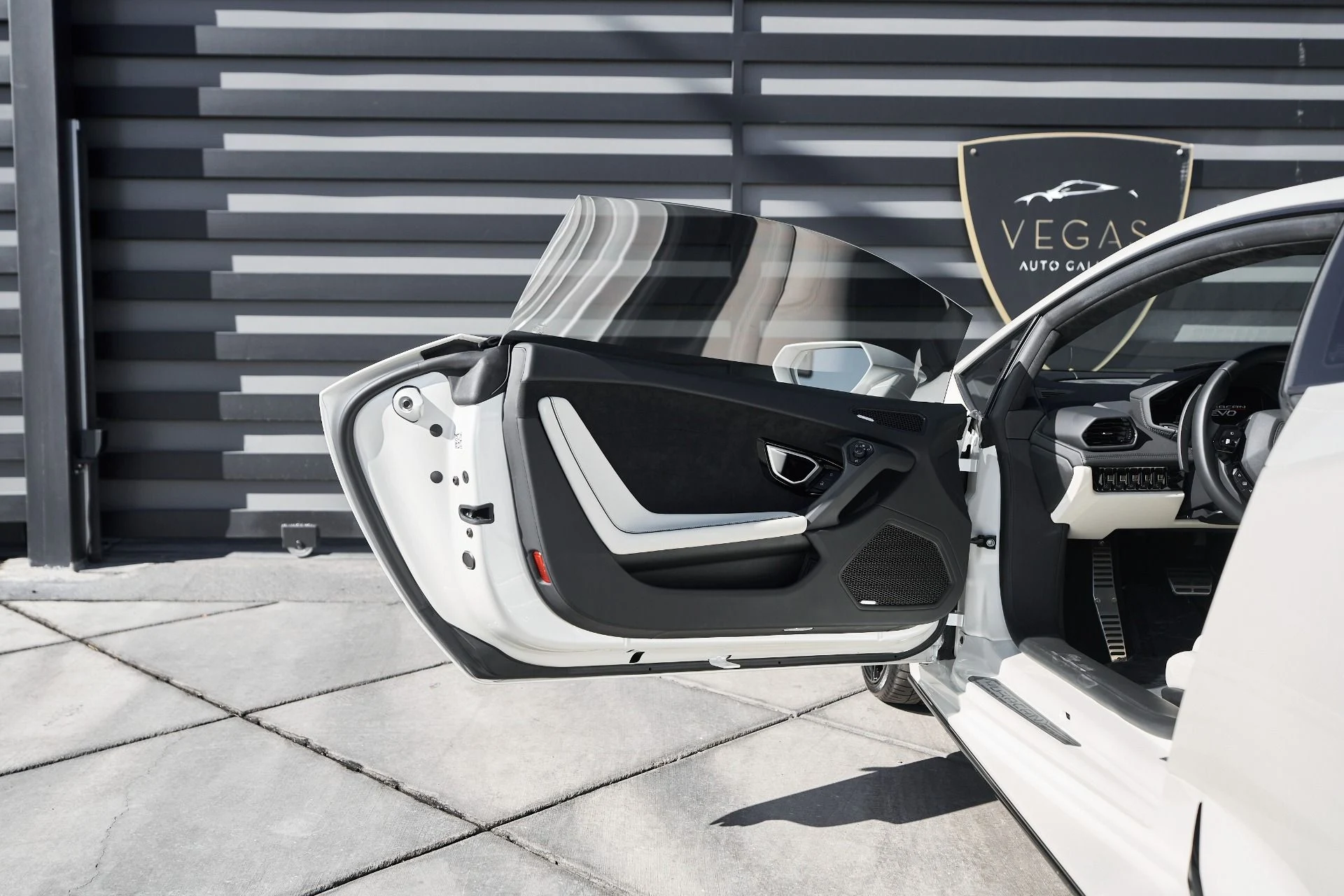 mph028_3748723921_Used_2022_Lamborghini_Huracan_EVO_Base_1761947369_137a8dd23d