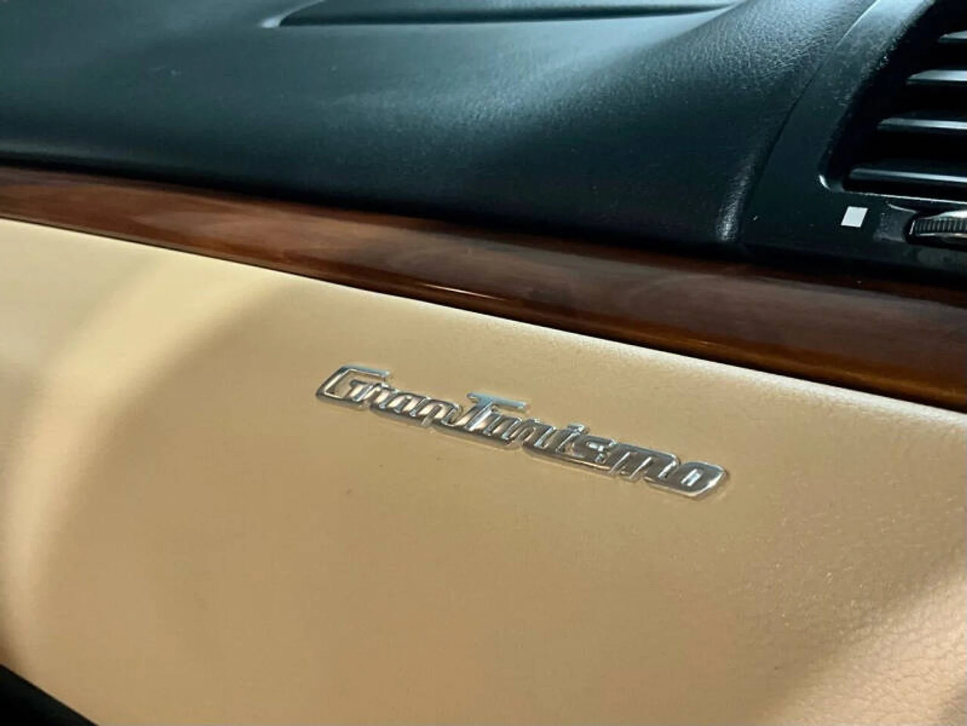 mph028_3749296696_2008_maserati_granturismo_base_2dr_coupe_621bf56ce0