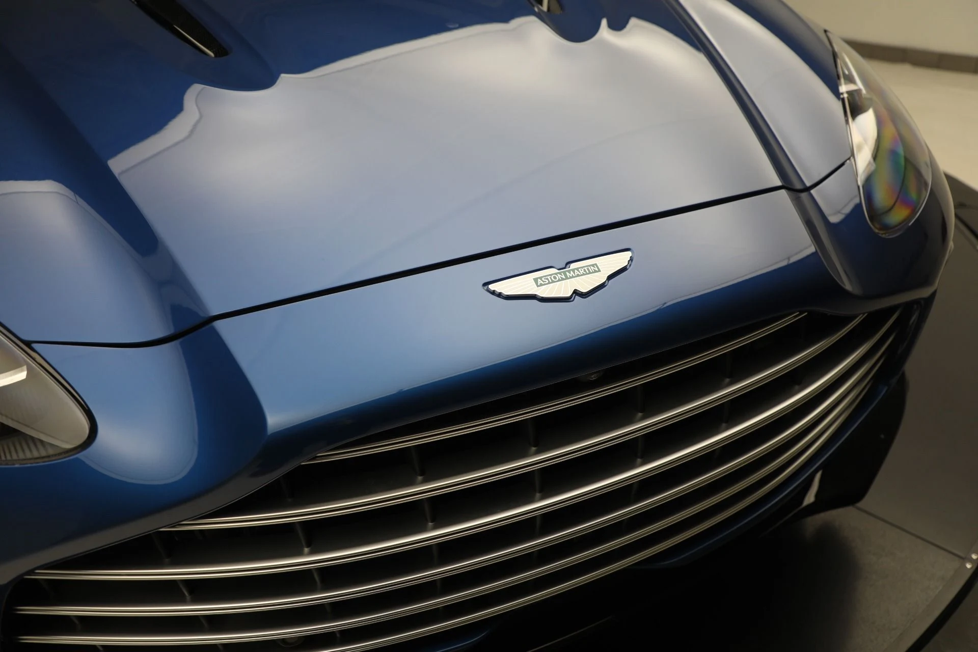 mph028_3750390846_New_2025_Aston_Martin_DBX_707_84b3573a7f