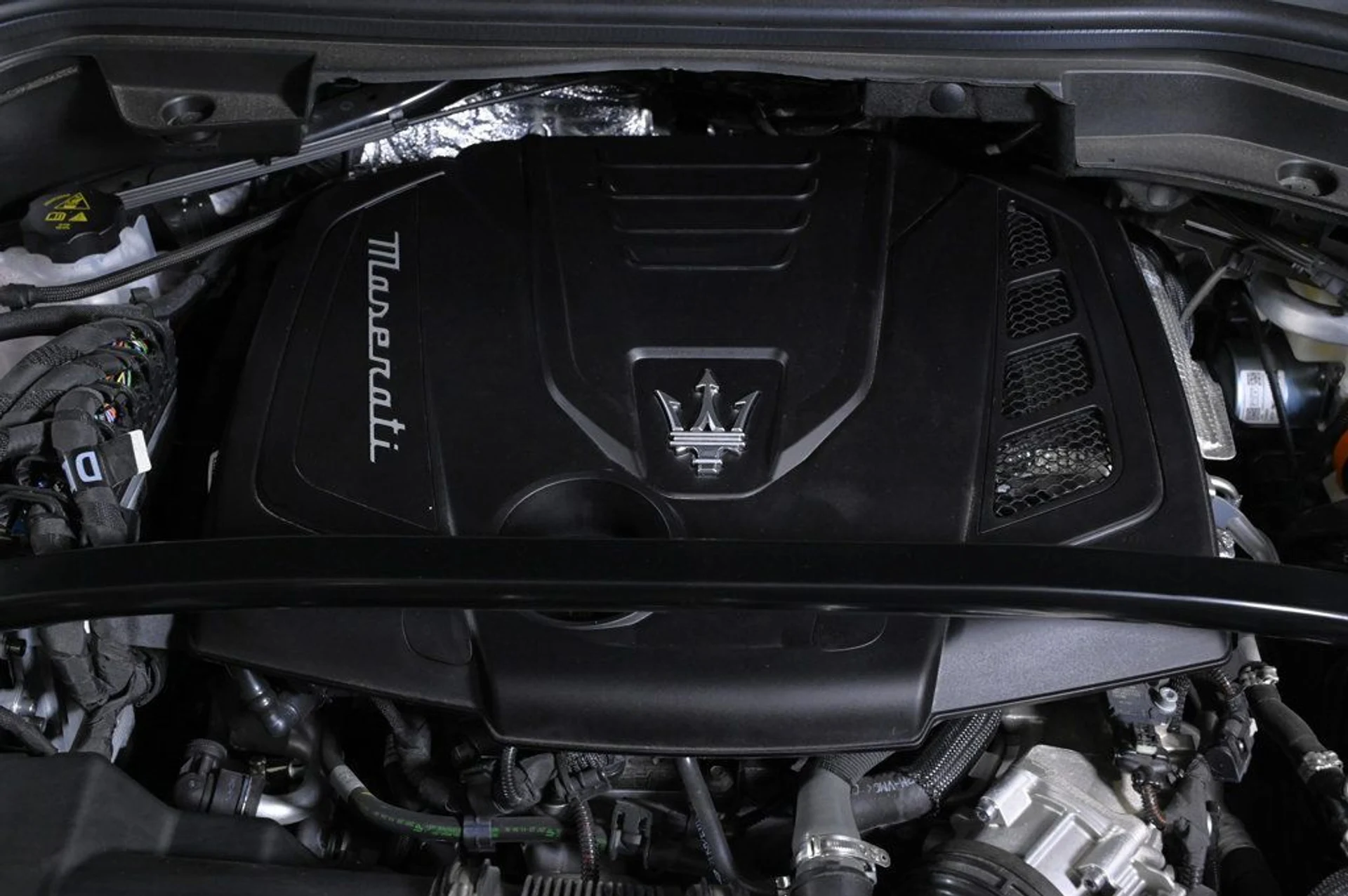 mph028_3754683380_used_2025_maserati_grecale_modena_11350_22941756_28_1024_74952066e0