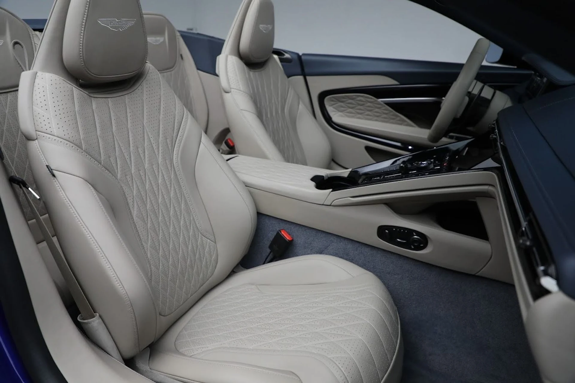 mph028_3758157759_New_2024_Aston_Martin_DB_12_Volante_2ad771647a