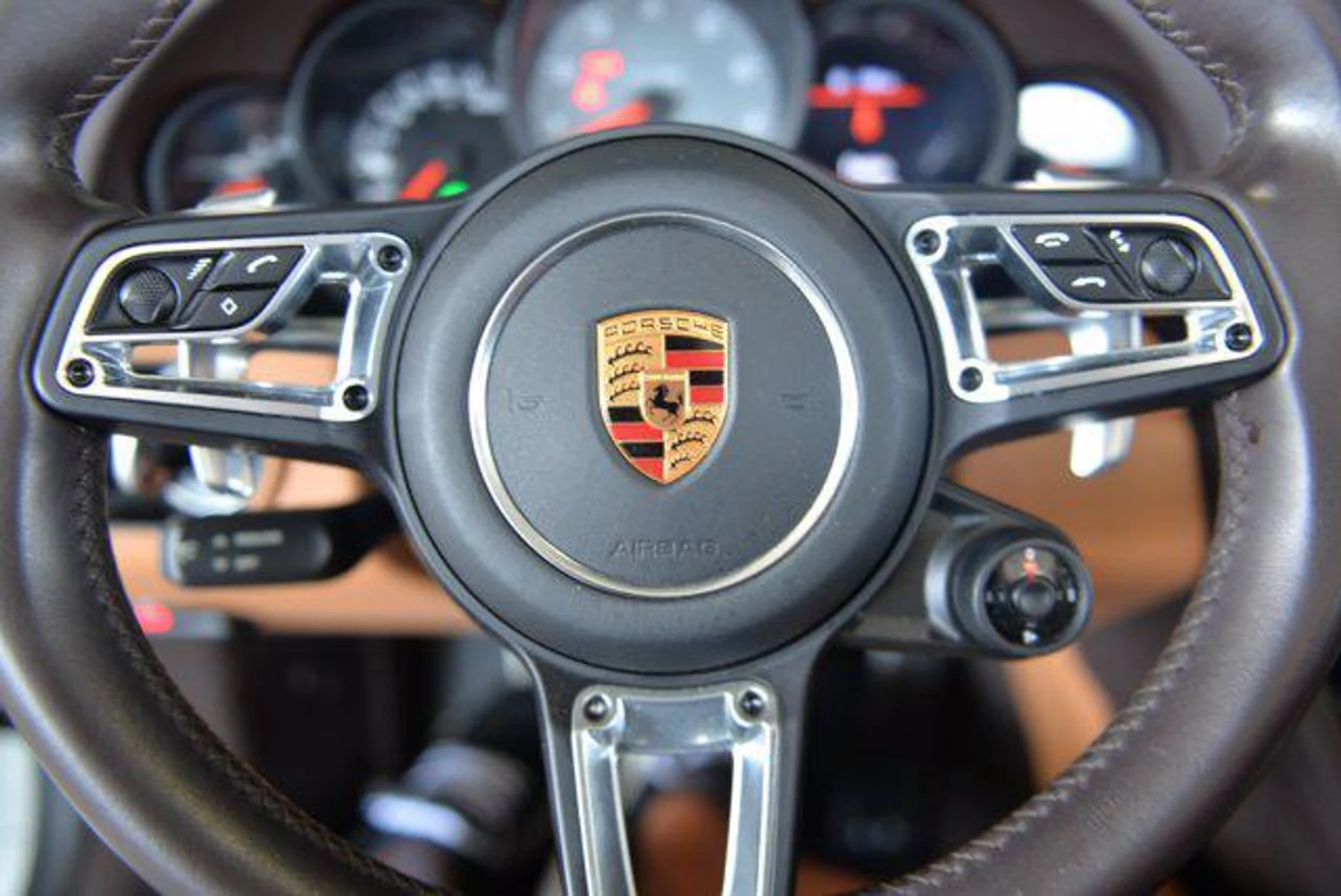 mph028_3758350509_L_Piho6z8j_L_Azp9xjt_Y8_Vuf_SC_1_N4_6344a2793f