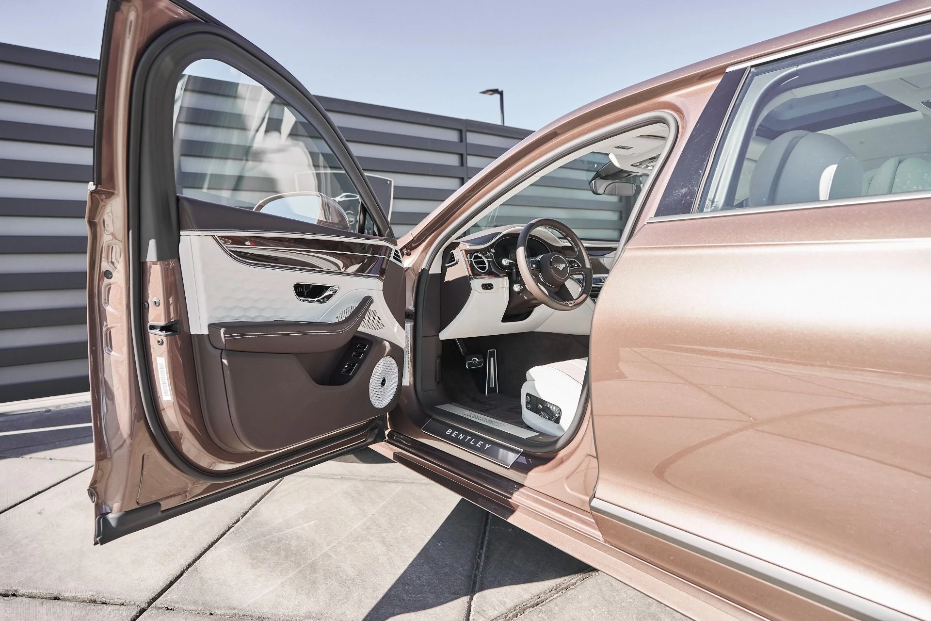 mph028_3775296486_Used_2025_Bentley_Flying_Spur_Speed_1762569202_d5490d2ebc