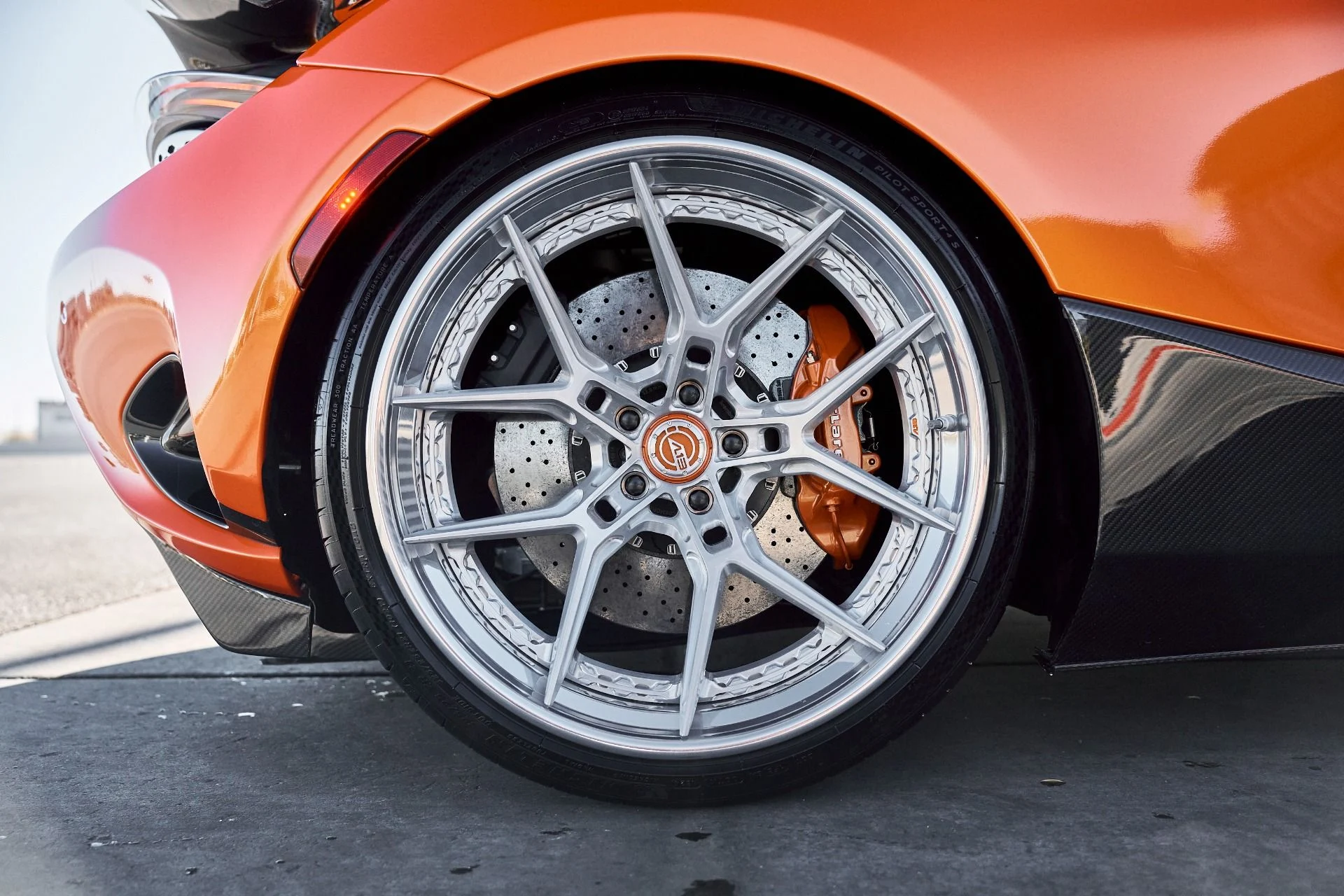 mph028_379905360_Used_2024_Mc_Laren_750_S_1768012662_7851a637b3