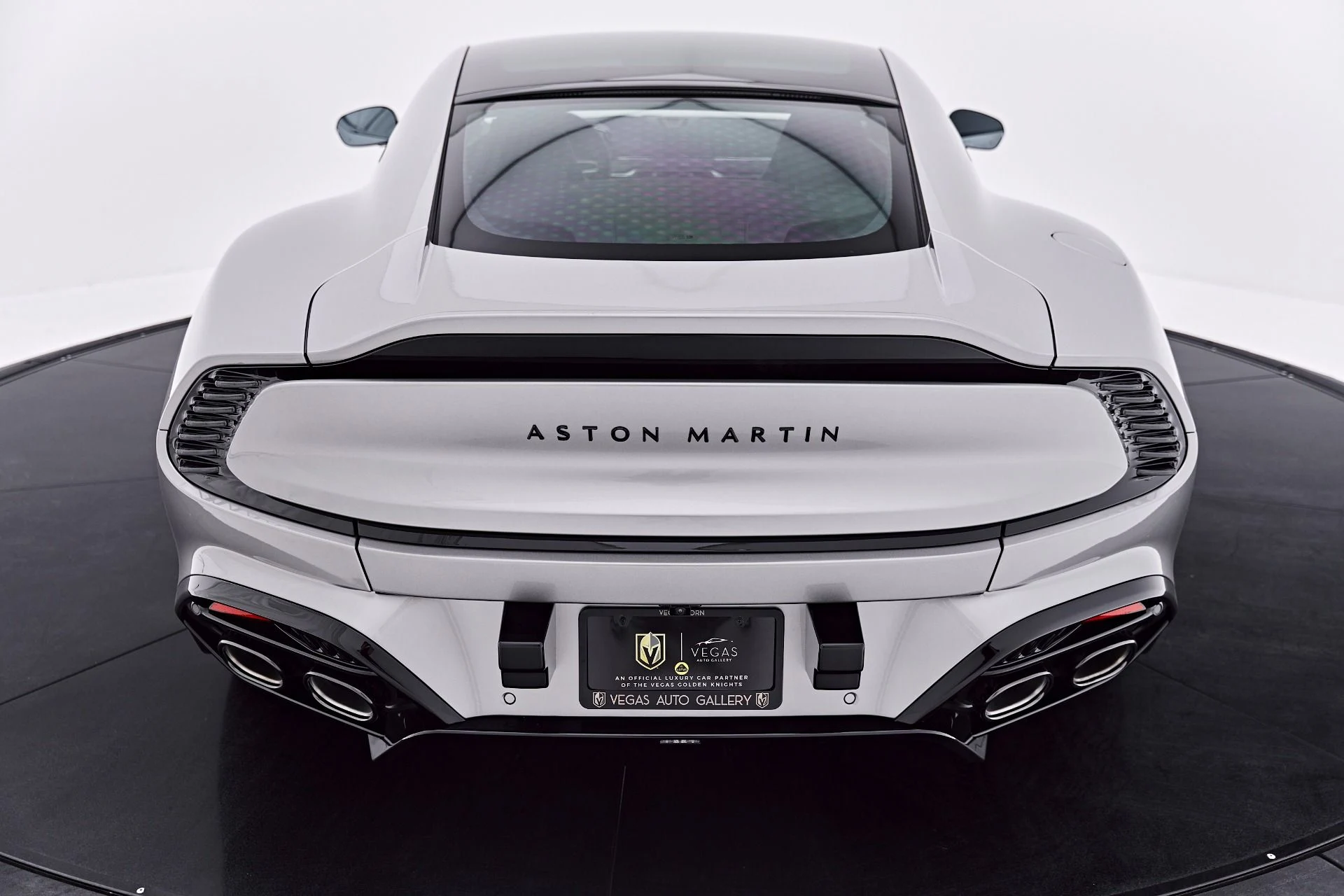 mph028_3801031750_Used_2025_Aston_Martin_Vanquish_V12_1786045812_57ce063215