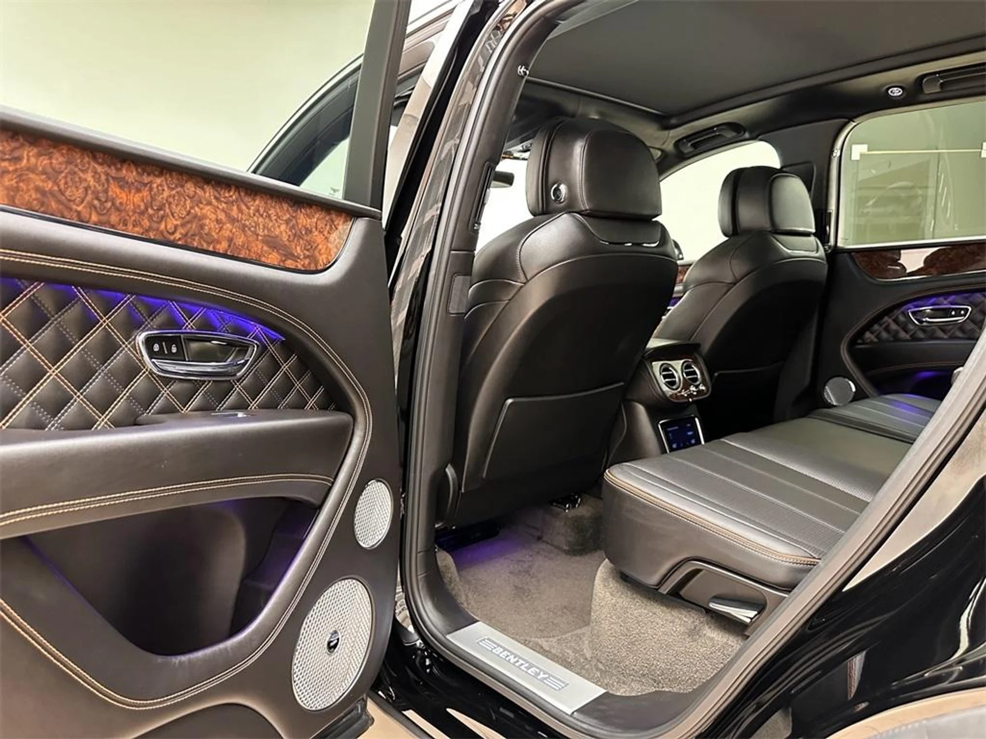 mph028_380525151_Used_2021_Bentley_Bentayga_V8_1715724601_7a9e9c7a01