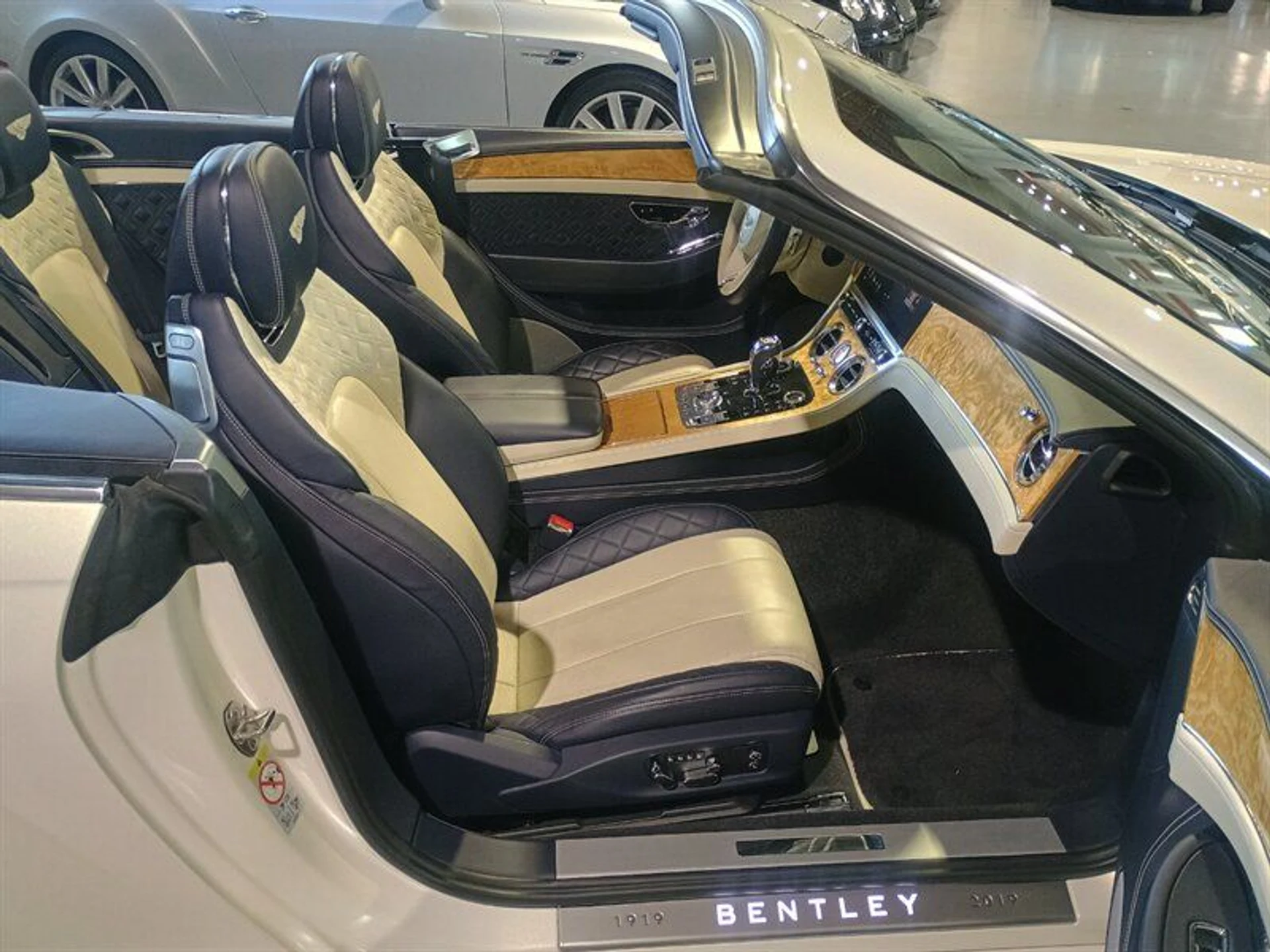 mph028_380562651_294872696d_800_9d1435de64