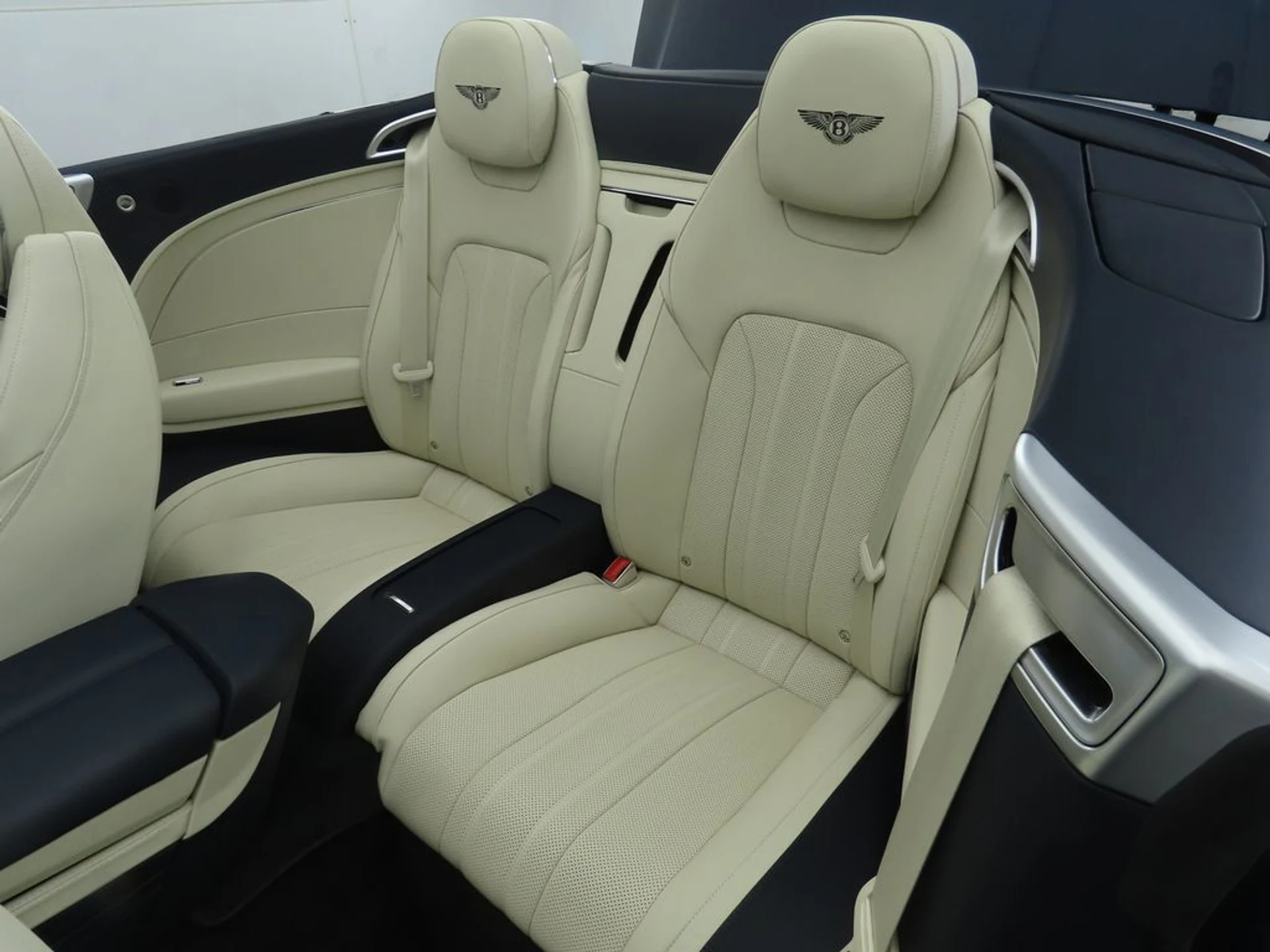 mph028_3815117606_used_2022_bentley_continental_gtmullinerconvertible_8119_22956704_29_1024_30620b8e19