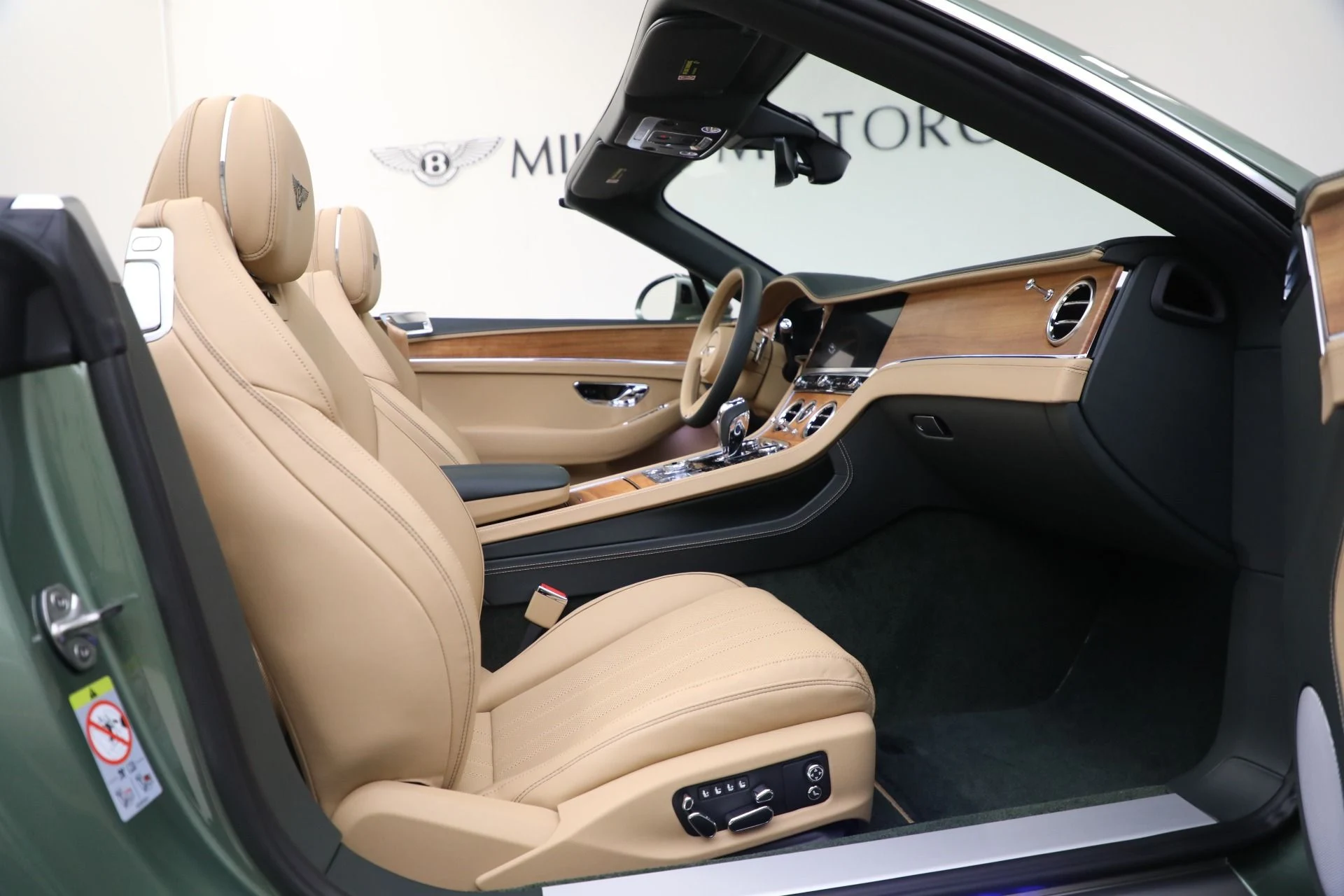 mph028_3822005059_New_2024_Bentley_Continental_GTC_V8_6b745bb17f