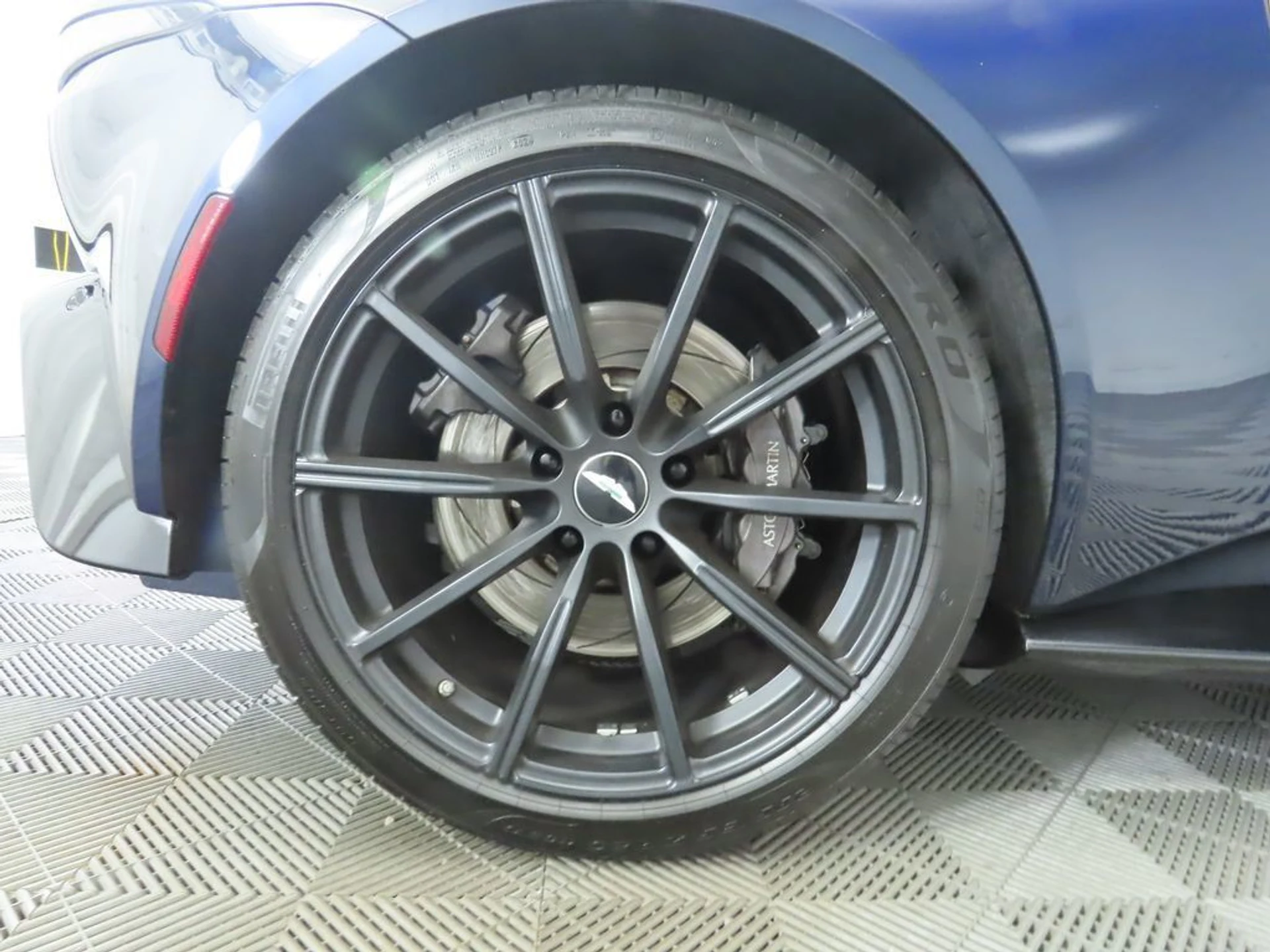 mph028_3822856397_used_2020_aston_martin_vantage_coupe_8119_22982881_29_1024_94799a4607