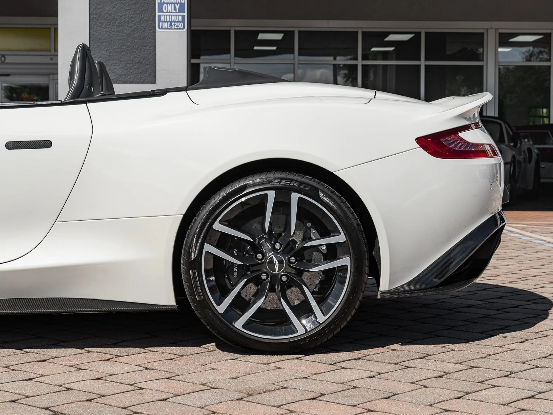 mph028_3844508169_Used_2018_Aston_Martin_Vanquish_S_1759353682_685d264723