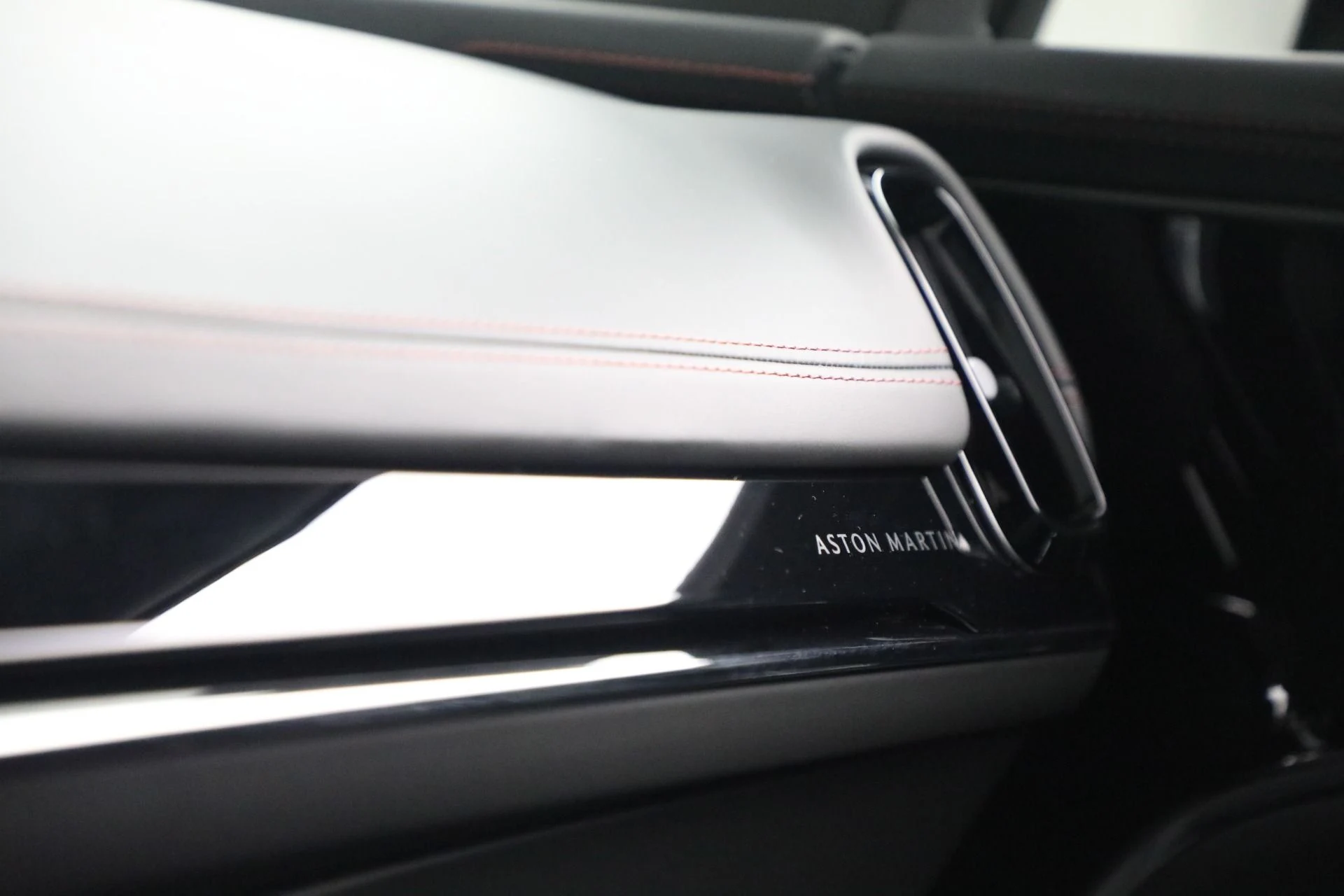mph028_3848938562_New_2025_Aston_Martin_DBX_707_3df6e8b6fd