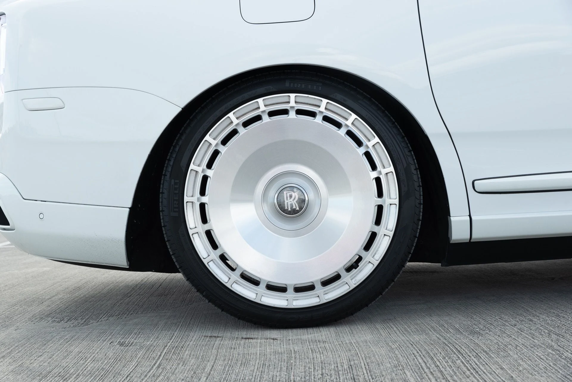 mph028_3851947199_Used_2020_Rolls_Royce_Cullinan_1764721010_7067d71559