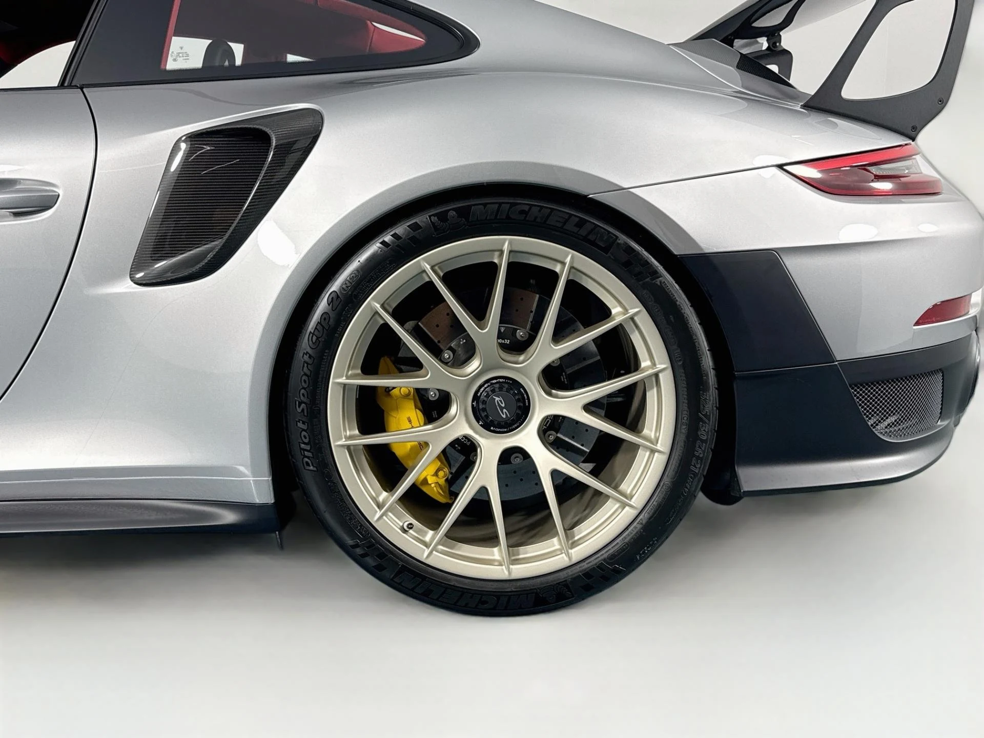 mph028_385331974_Used_2018_Porsche_911_GT_2_RS_1785871779_7f60c94700