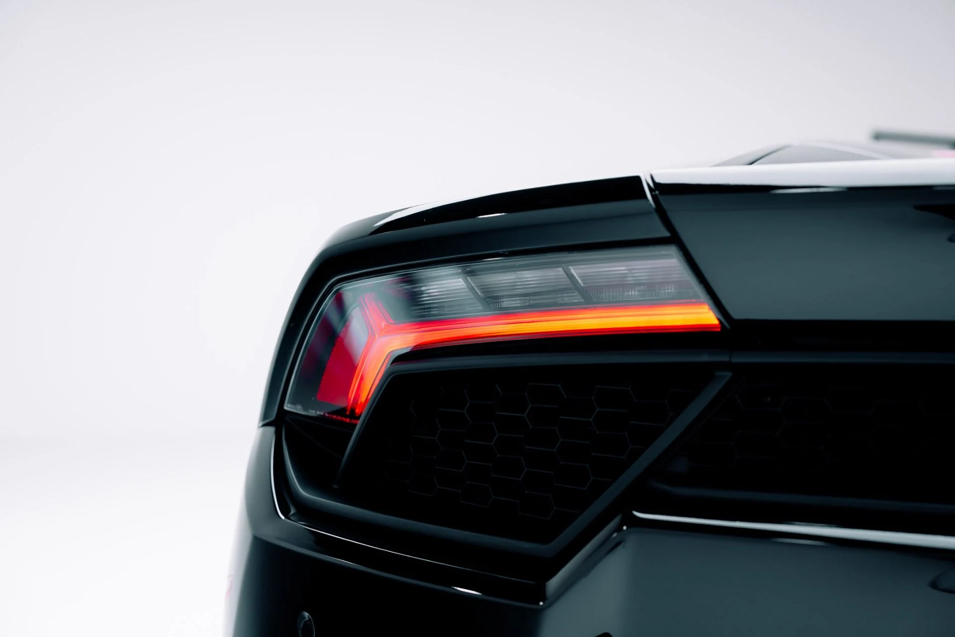 mph028_3864577409_Used_2019_Lamborghini_Huracan_LP_580_2_Spyder_1763507934_d96aef032b