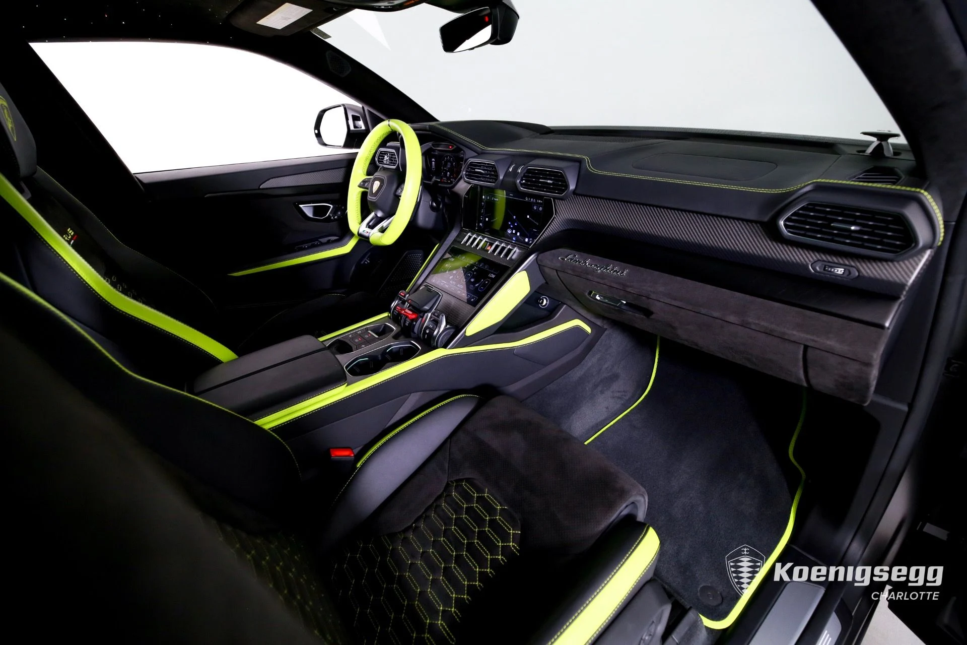 mph028_3867413549_Used_2022_Lamborghini_Urus_GRAPHITE_CAPSULE_1761055774_30310c4da3
