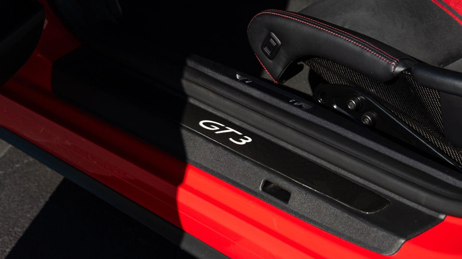 mph028_3868313552_Used_2018_Porsche_911_GT_3_1755032810_21ae0bac60