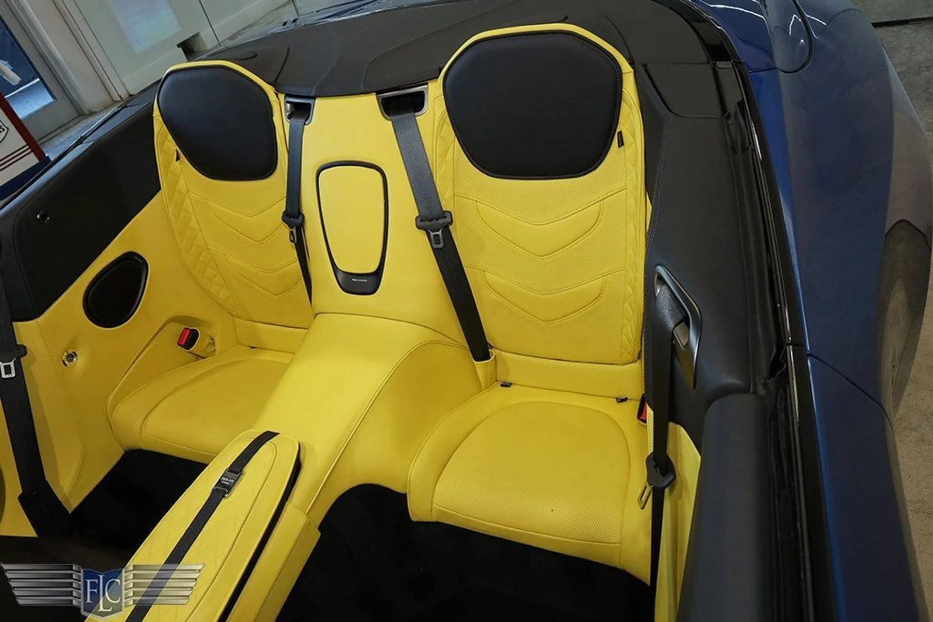 mph028_3872747406_used_2023_aston_martin_dbs_20235volante770ultimate_9689_22994688_29_1024_c564e7a72e