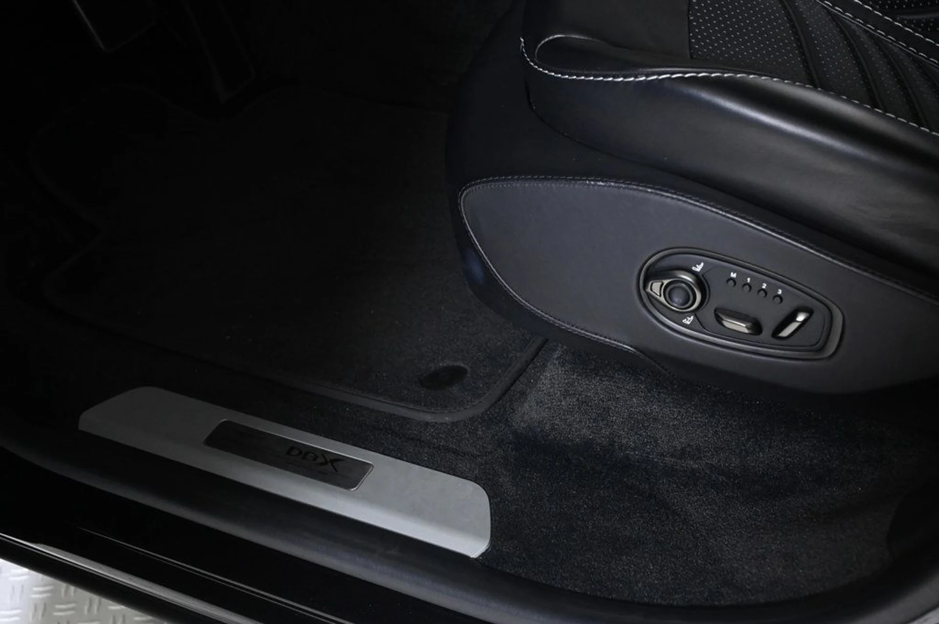 mph028_3876041969_used_2023_aston_martin_dbx_707_11350_22991418_28_1024_85bcf7d3ee