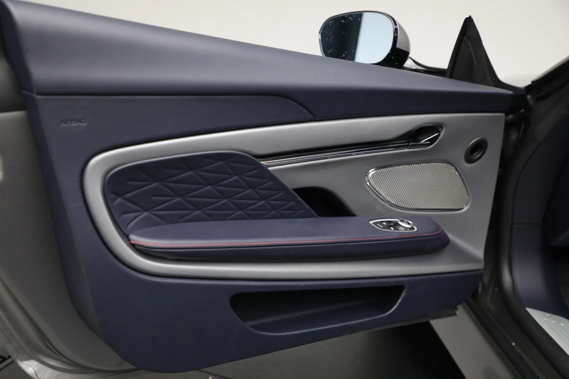 mph028_387998361_New_2025_Aston_Martin_DB_12_Volante_e38a2a5136