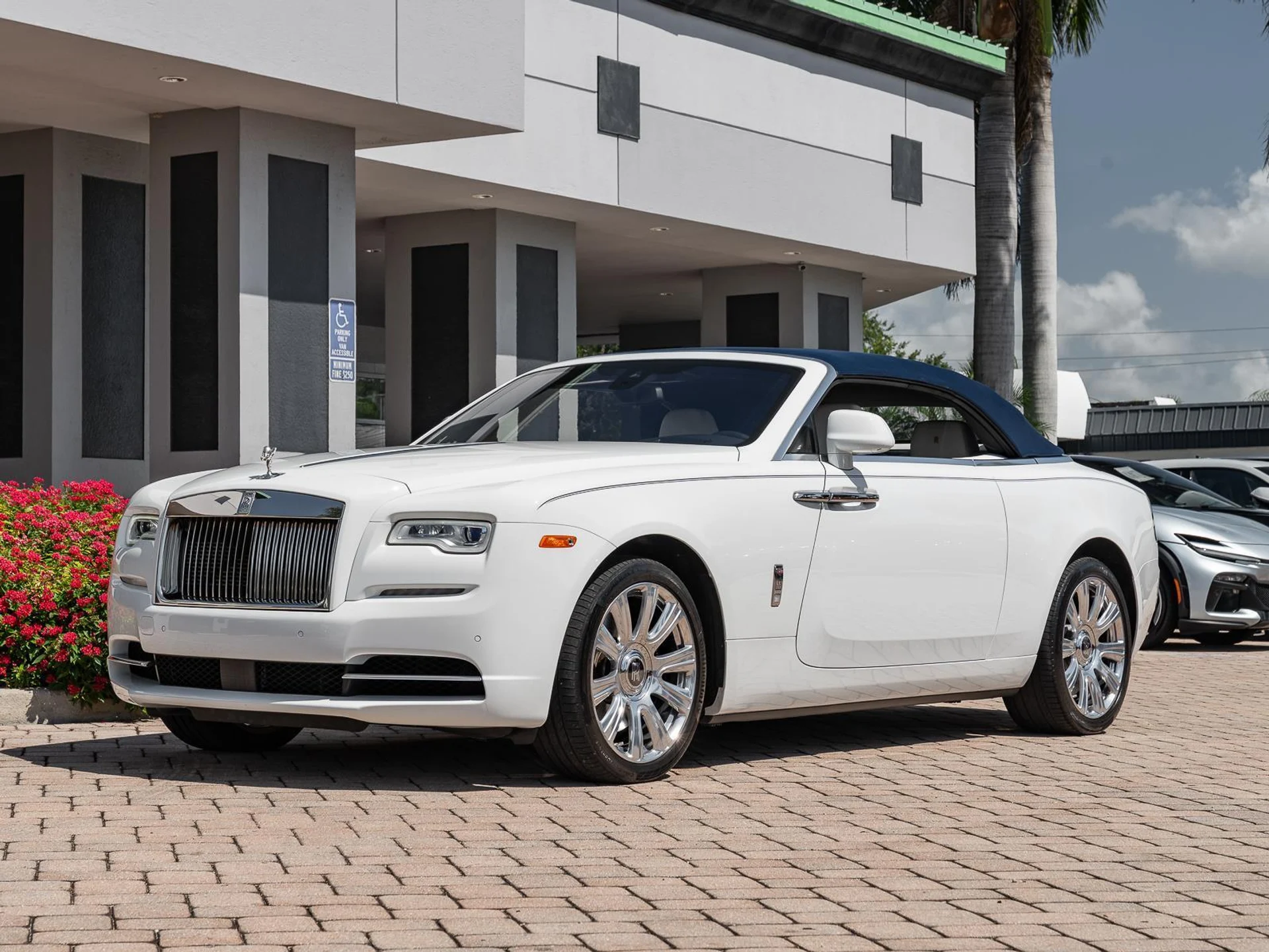 mph028_3887707761_Used_2016_Rolls_Royce_Dawn_2dr_Convertible_1782414111_2a9dd50ad1