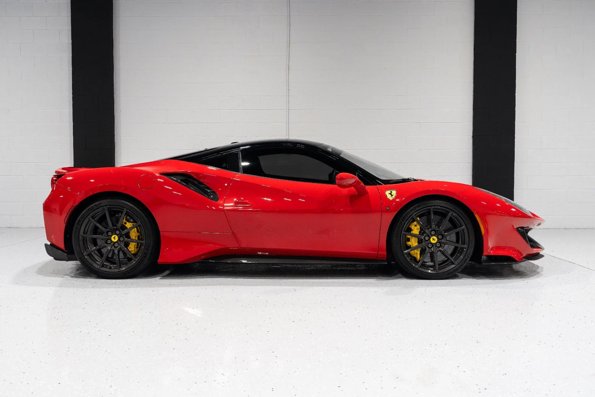 mph028_3896030117_Used_2020_Ferrari_488_Pista_1758067135_fab6198f3b