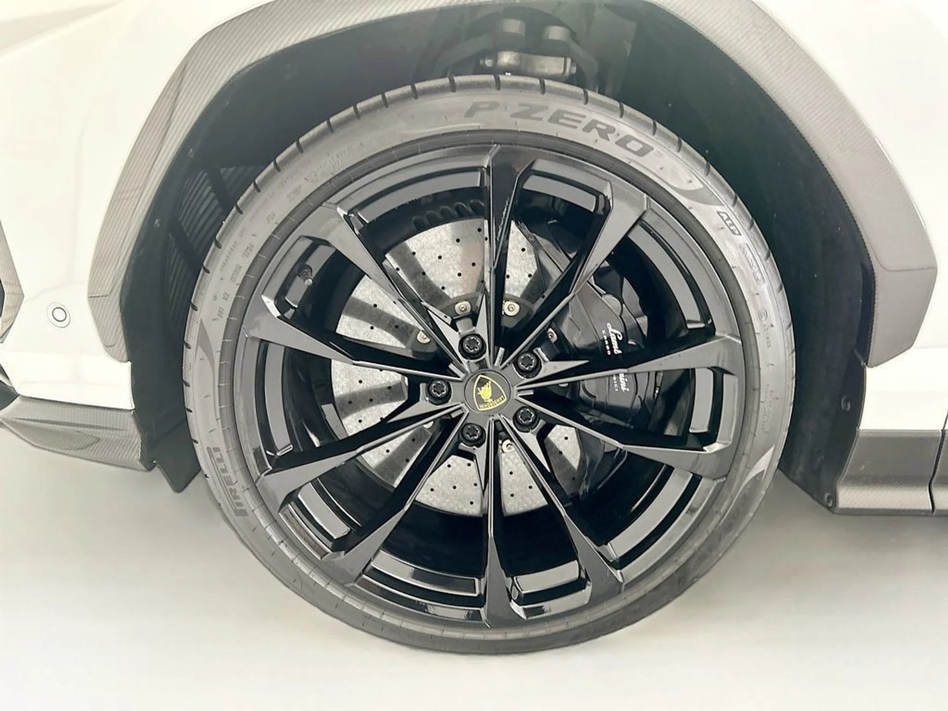 mph028_3896088376_used_2020_lamborghini_urus_awd_8119_23020577_29_1024_63fb1281f9