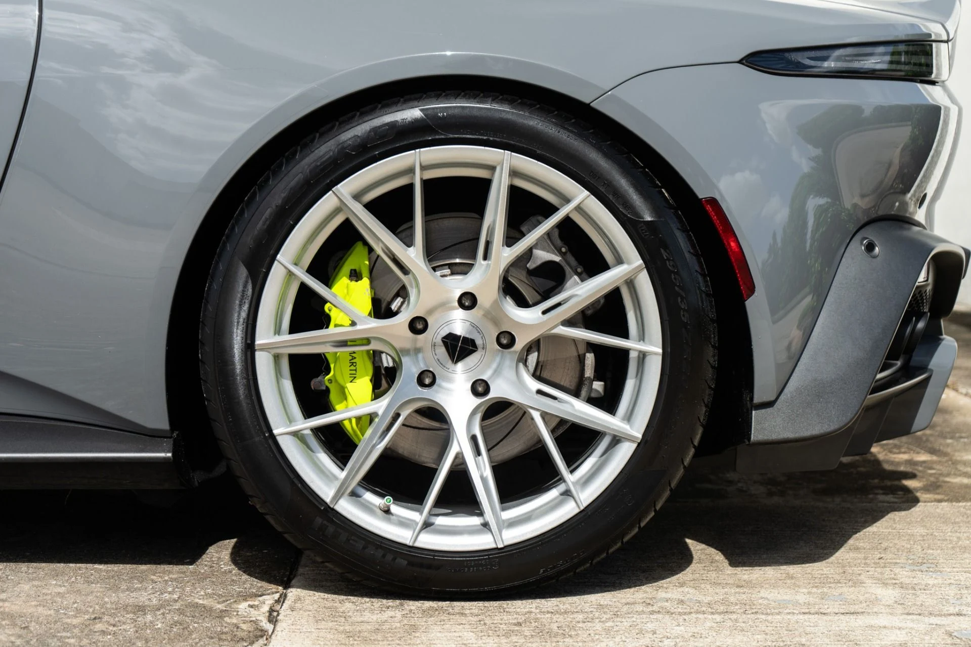 mph028_3896121433_Used_2020_Aston_Martin_Vantage_1781738280_f8054380d1