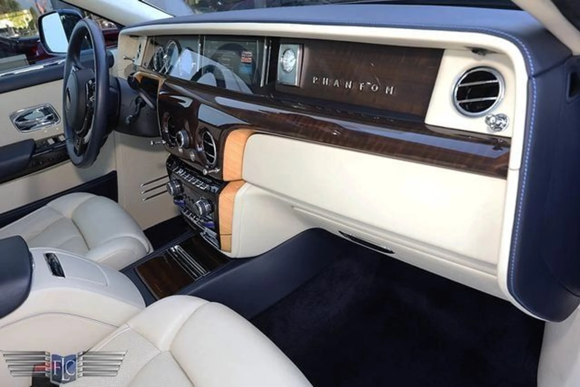 mph028_3897008154_used_2018_rolls_royce_phantom_sedan_6305_22718398_33_640_378755e113