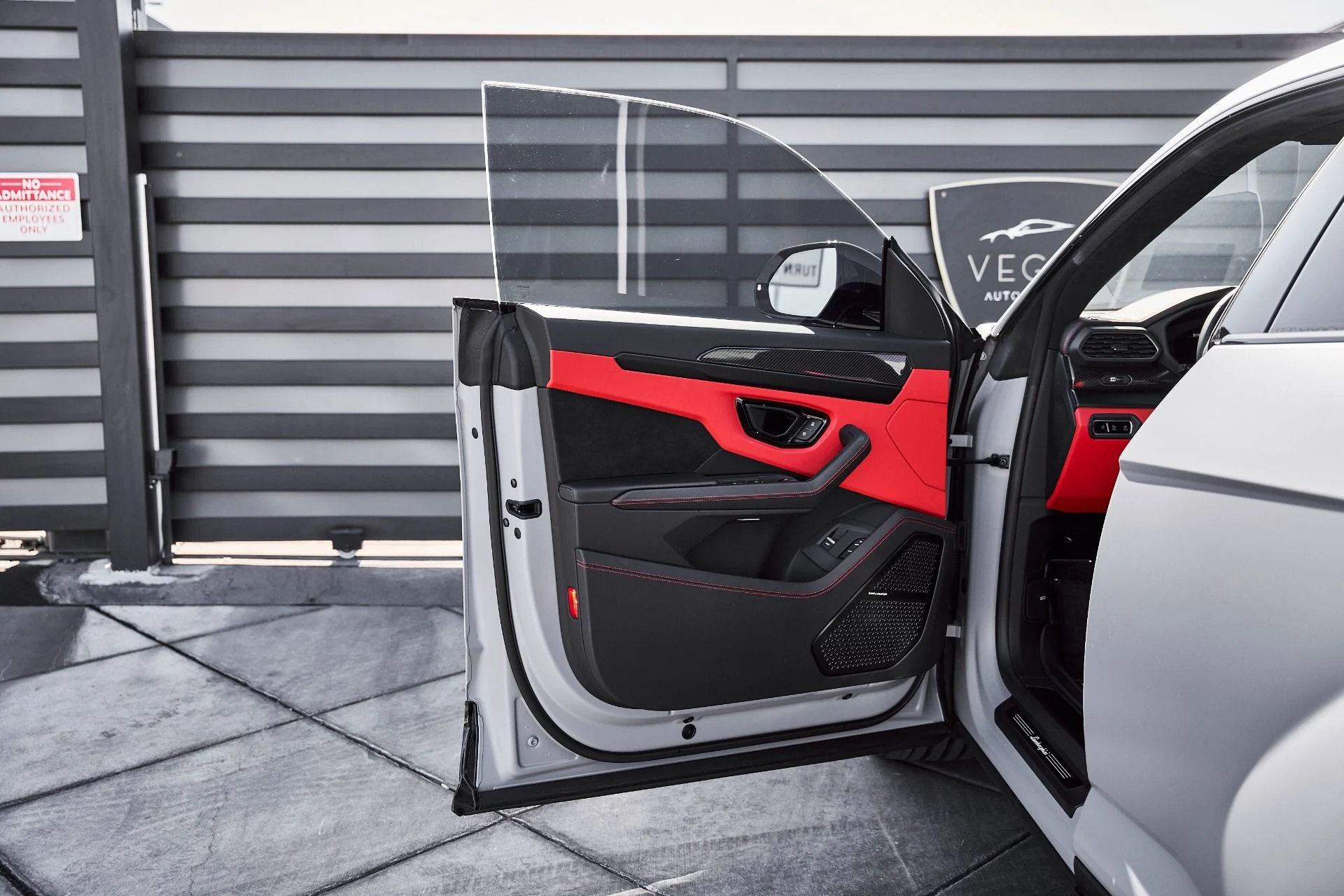 mph028_3897283968_Used_2024_Lamborghini_Urus_S_1779209039_9b293591df