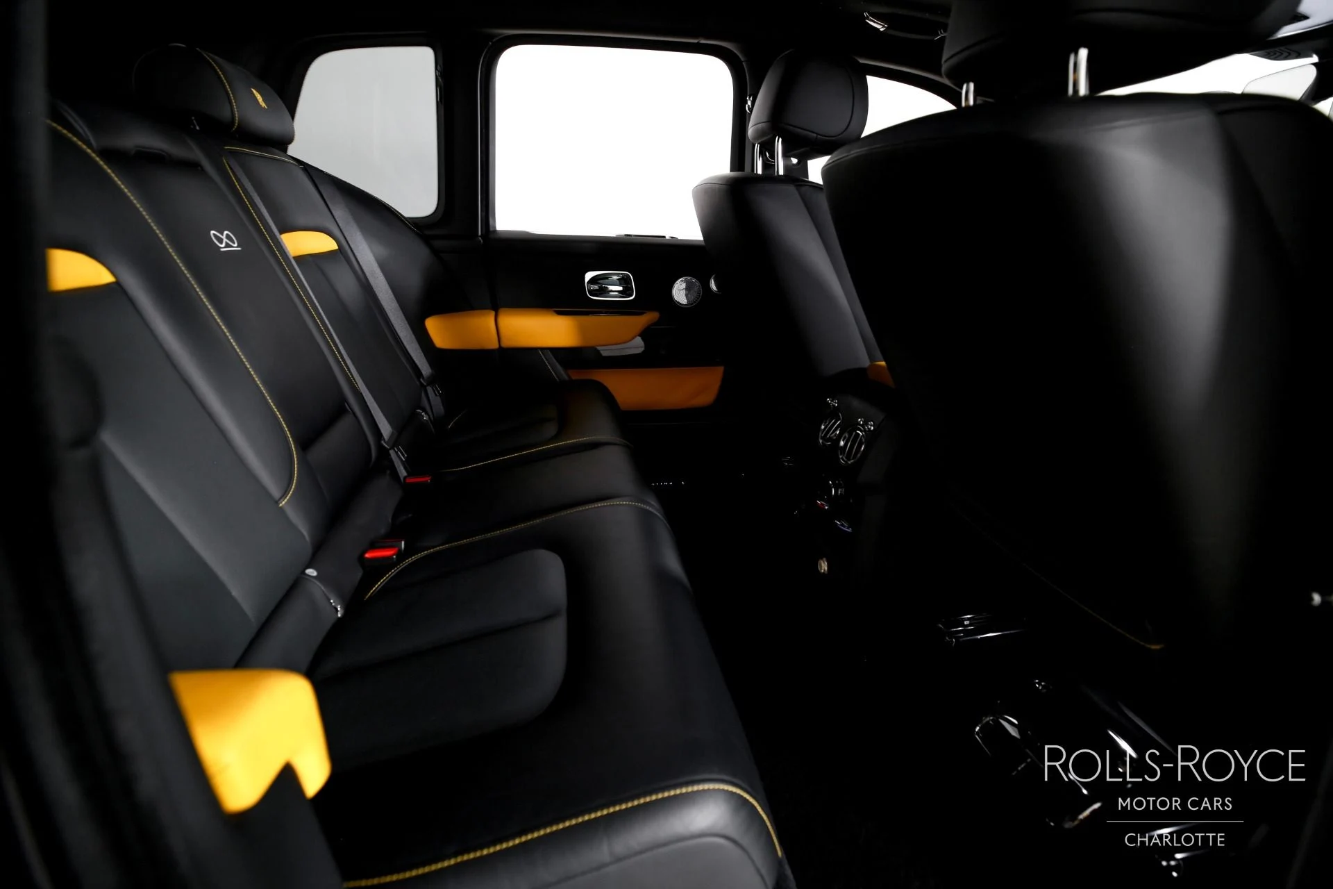 mph028_3900572545_Used_2023_Rolls_Royce_Black_Badge_Cullinan_1767375090_2743ac786e