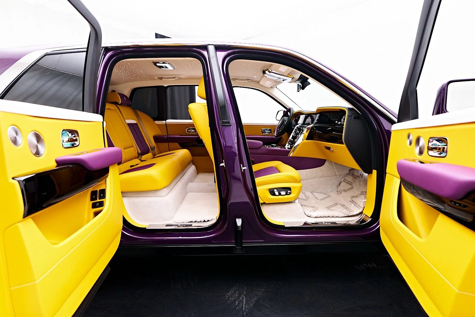 mph028_3903278535_Used_2025_Rolls_Royce_Cullinan_Base_1736646133_29af19a93f