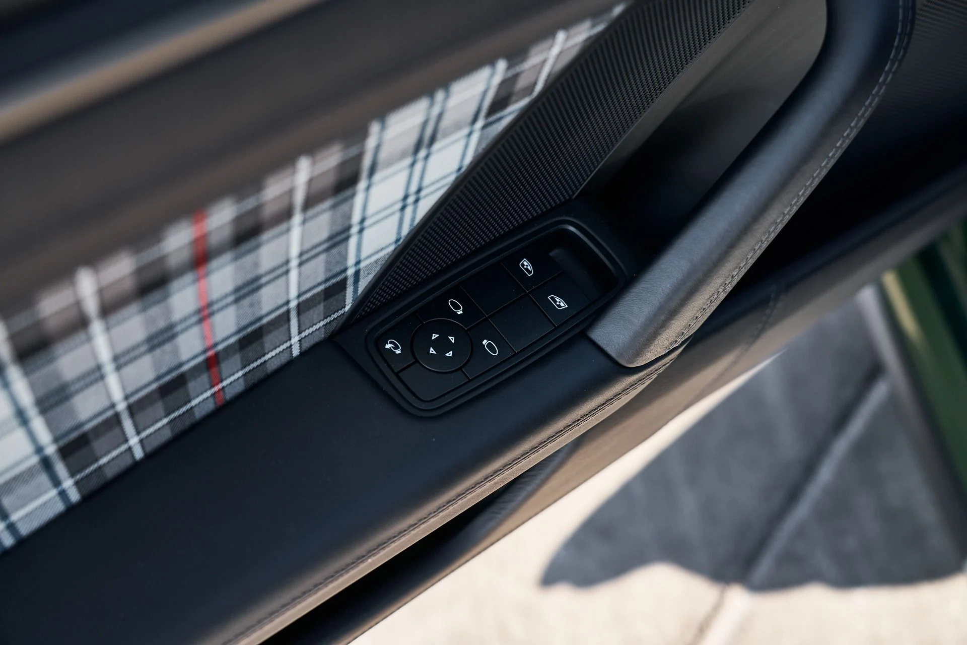 mph028_3909346195_Used_2025_Porsche_911_Turbo_S_1763075493_fe4e964b36