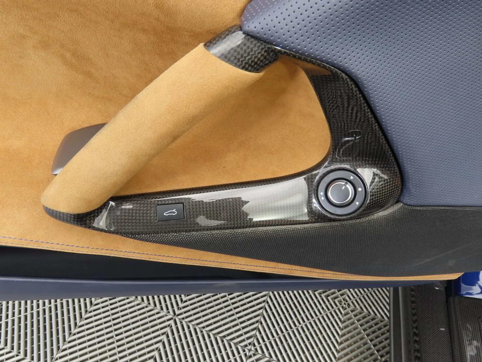 mph028_3913182261_used_2021_ferrari_812_gts_convertible_8119_22995244_29_1024_d4d4c43e7c