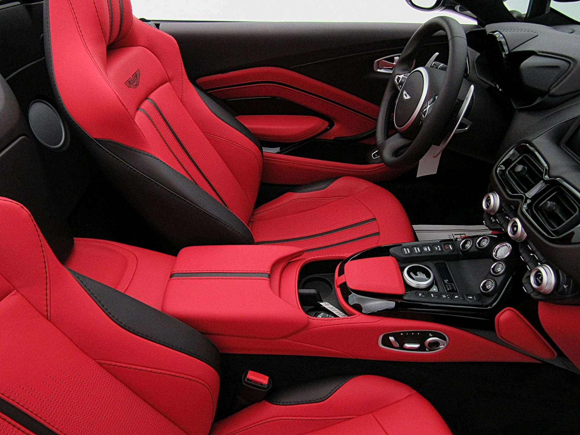 mph028_3913754784_Used_2023_Aston_Martin_Vantage_Roadster_8600bb00c8