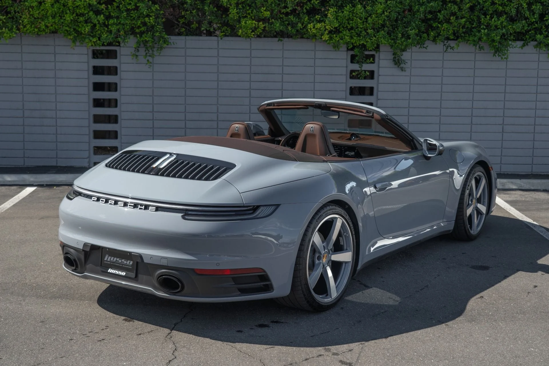mph028_3924489581_Used_2024_Porsche_911_Carrera_1761087383_d0539a3aa1
