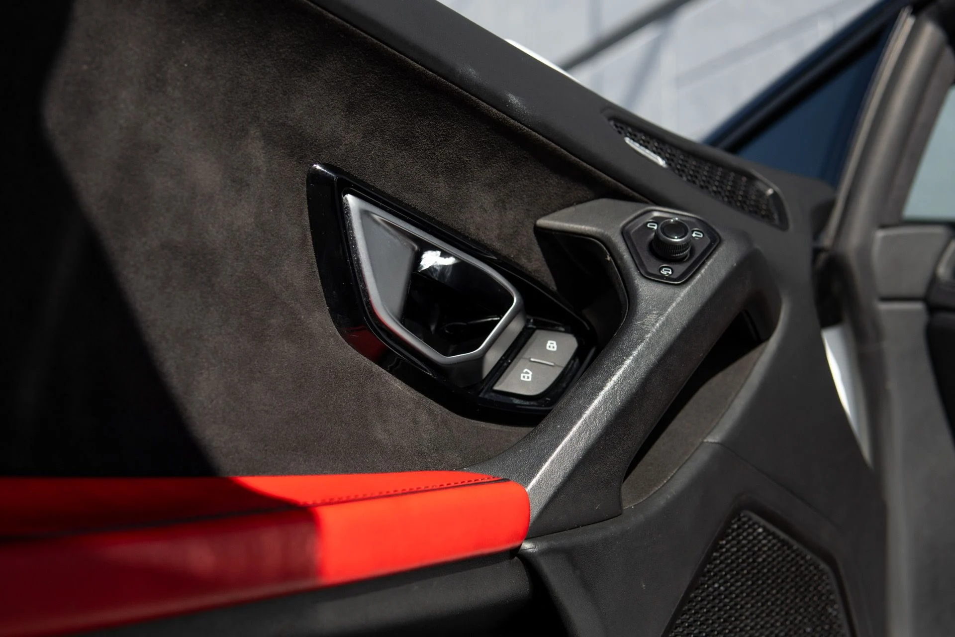 mph028_3936686661_Used_2021_Lamborghini_Huracan_EVO_Spyder_1766013013_93303e98f4