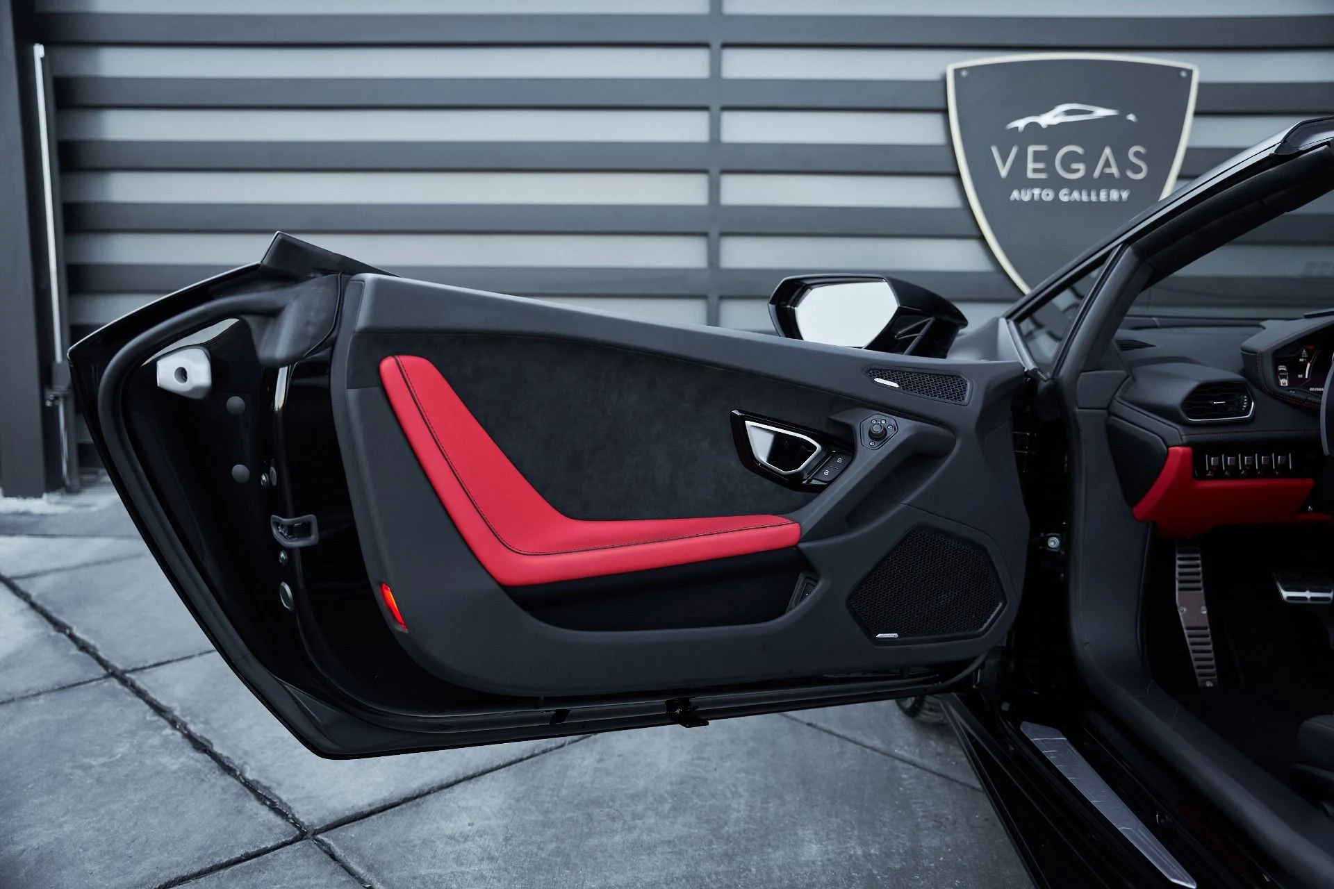 mph028_3937292538_Used_2024_Lamborghini_Huracan_EVO_Spyder_1766881361_81720fc784